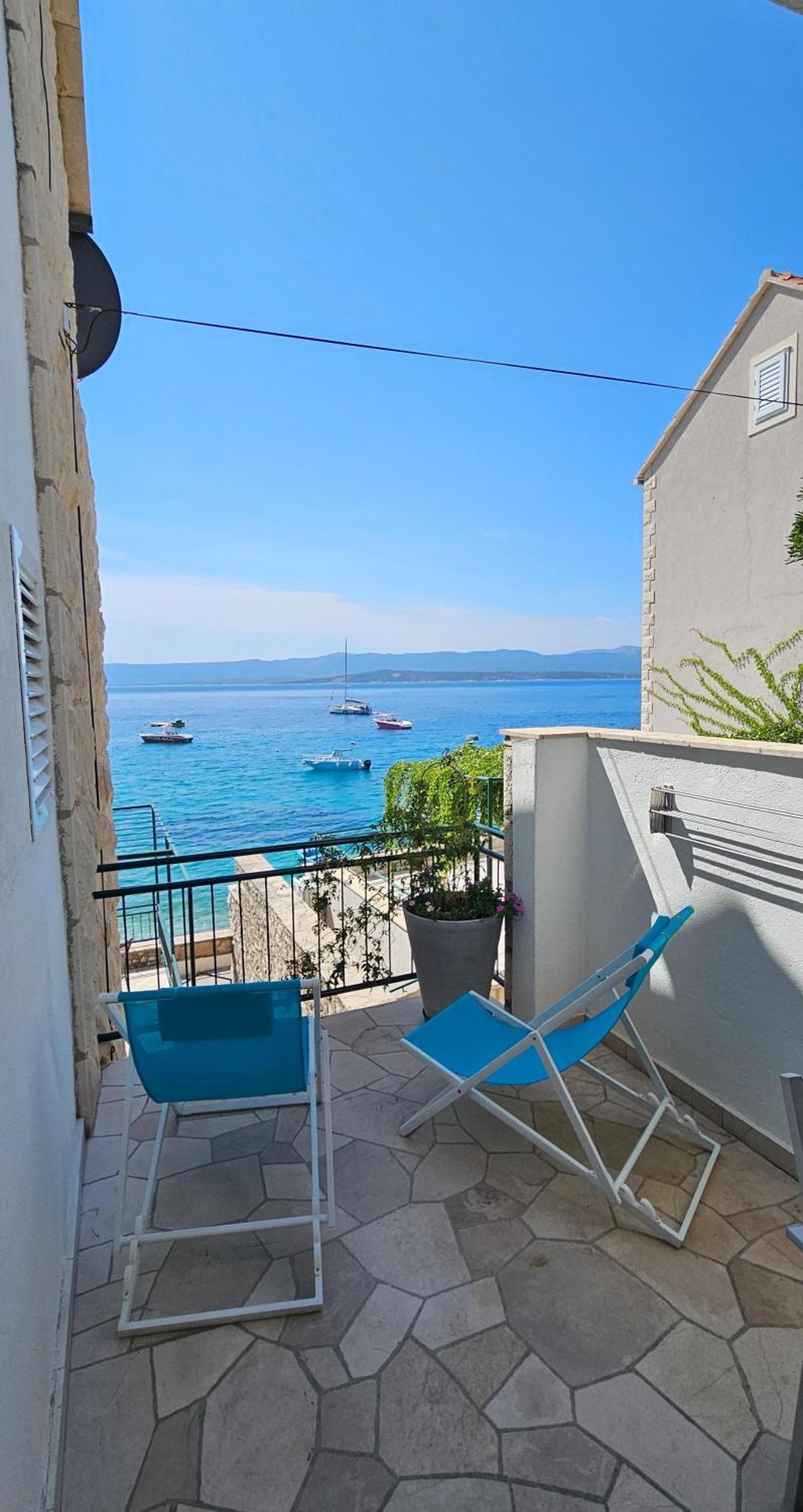 One-Bedroom Apartment with Terrace and Sea View photo 2