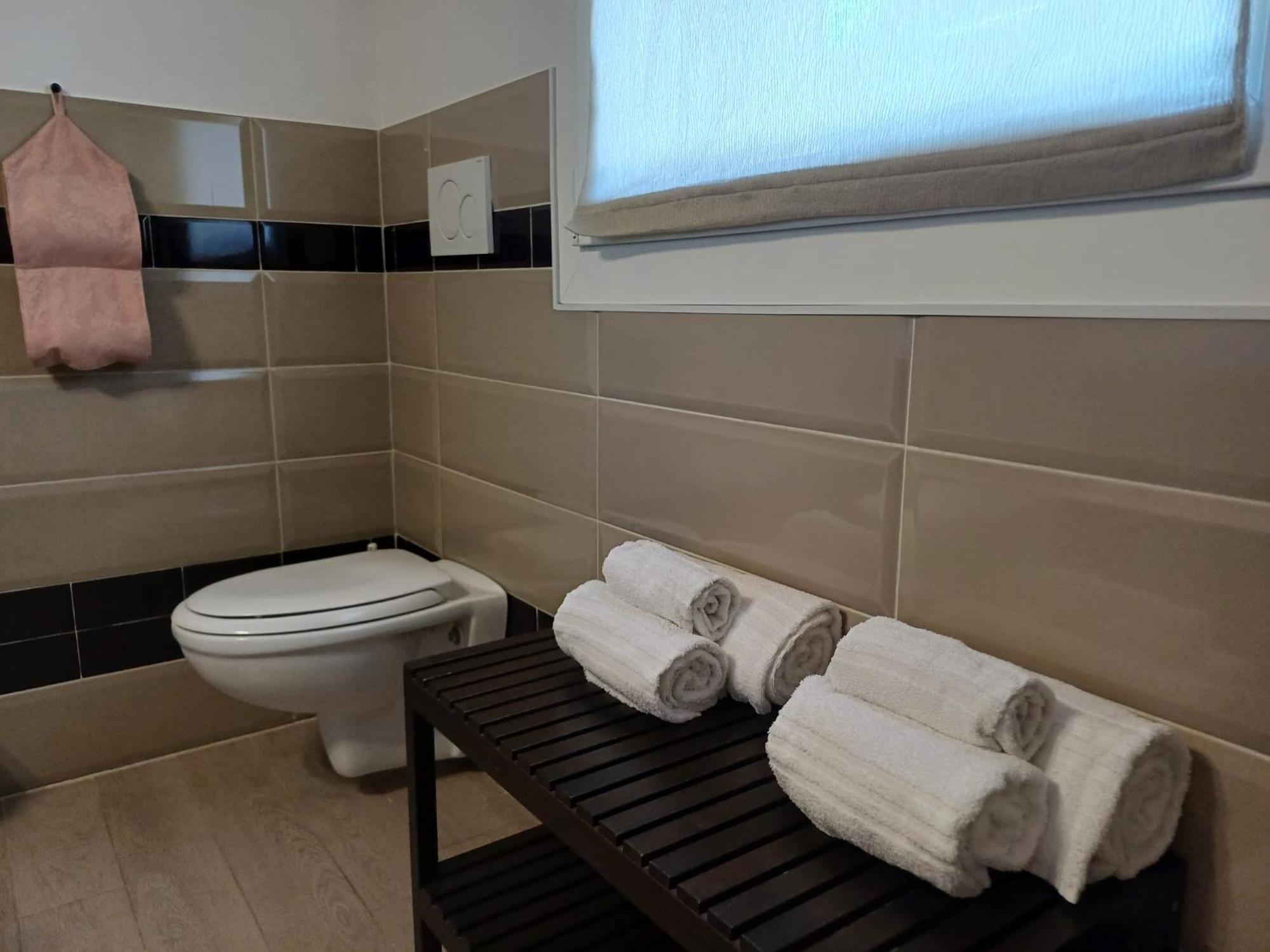 Deluxe Double Room with Extra Bed - Photo 5