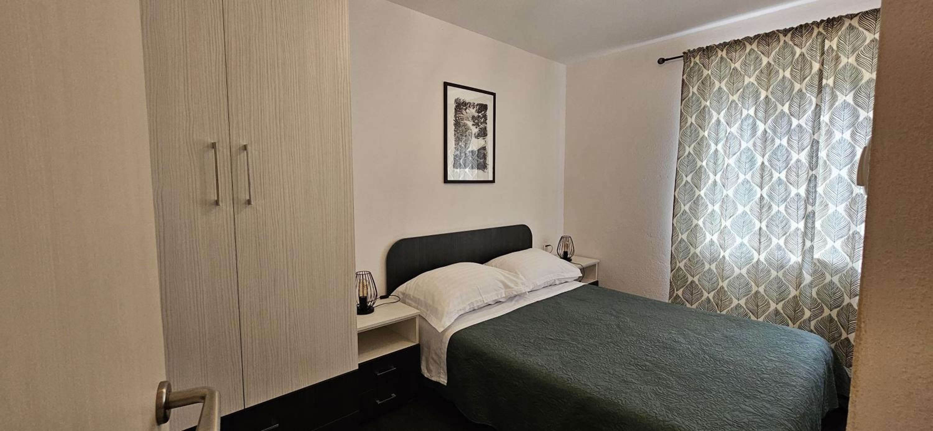 Ein-Zimmer-Wohnung mit Terrasse und Meerblick
