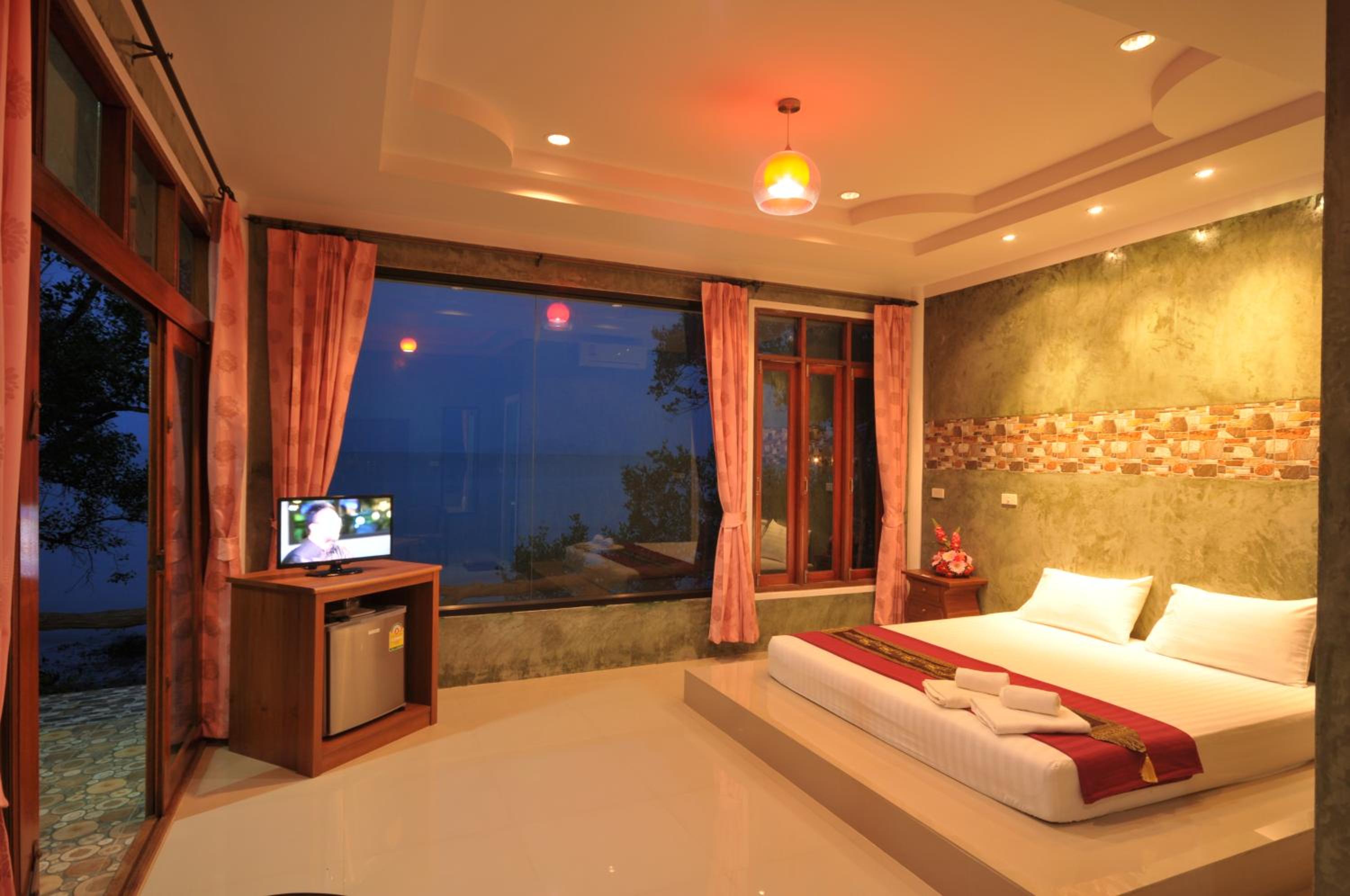 Deluxe Double Room with Balcony and Sea View photo 3