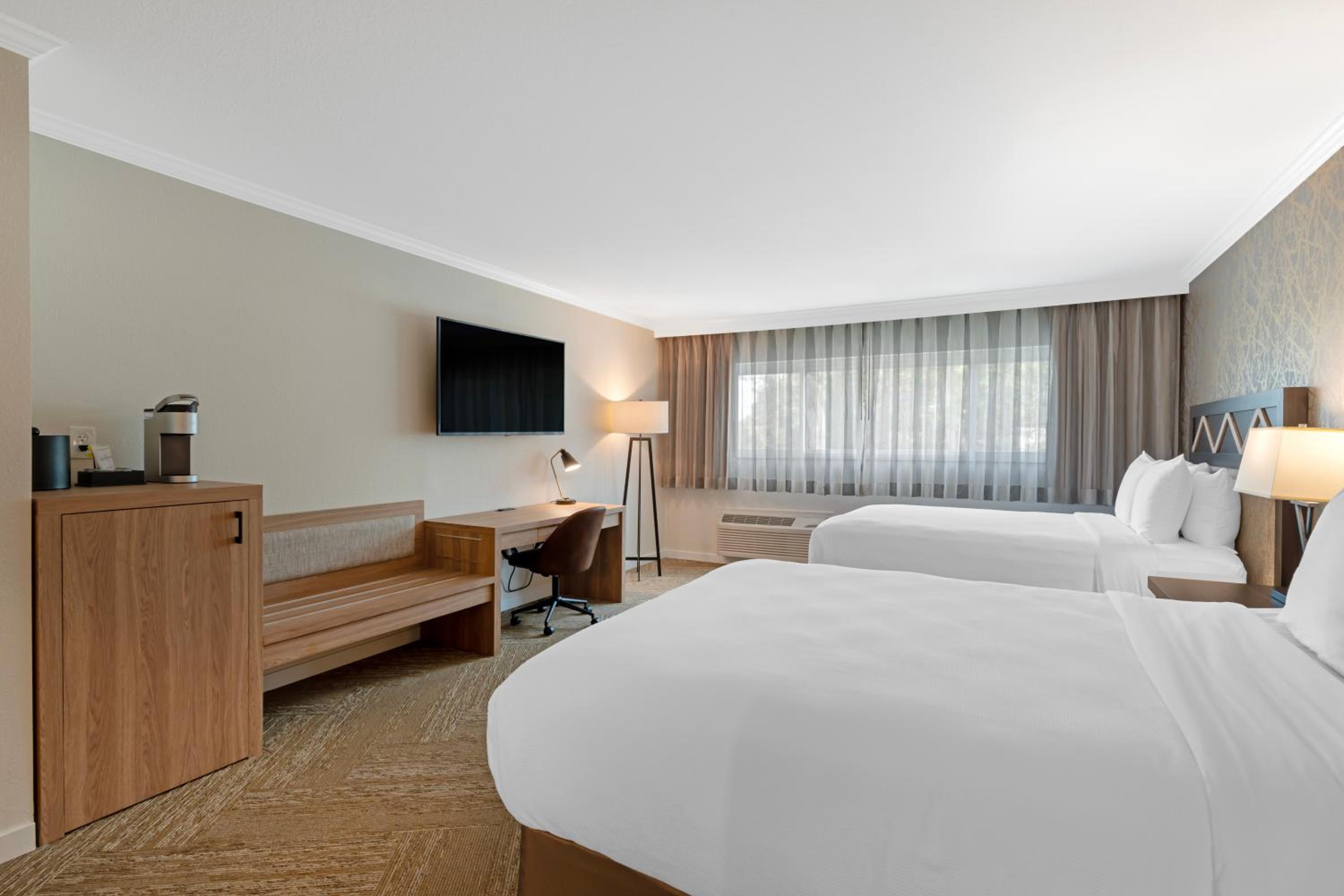 Queen Room with Two Queen Beds and Walk-In Shower - Interior Entrance/Non-Smoking photo 3