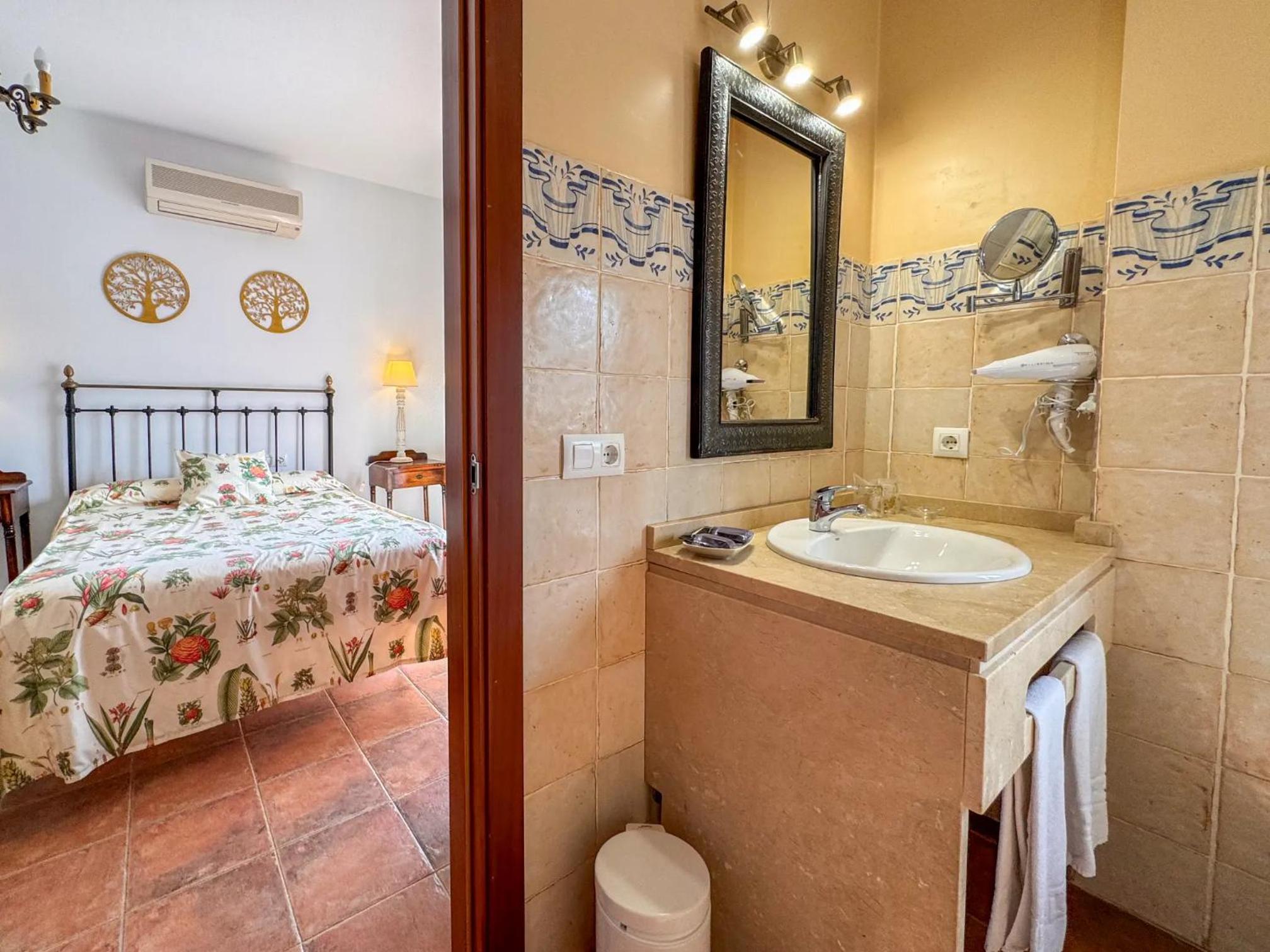 Double Room with Terrace - Photo 23