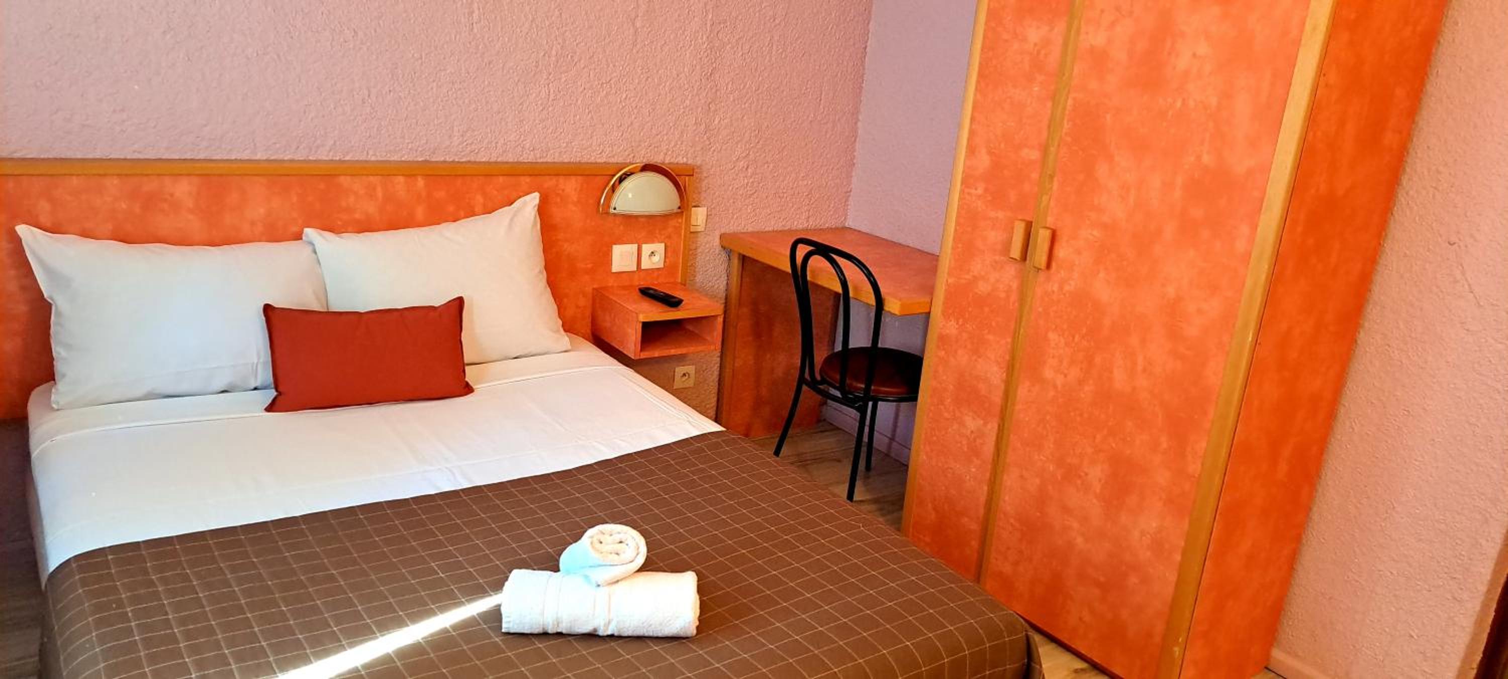 Double Room - Photo 6