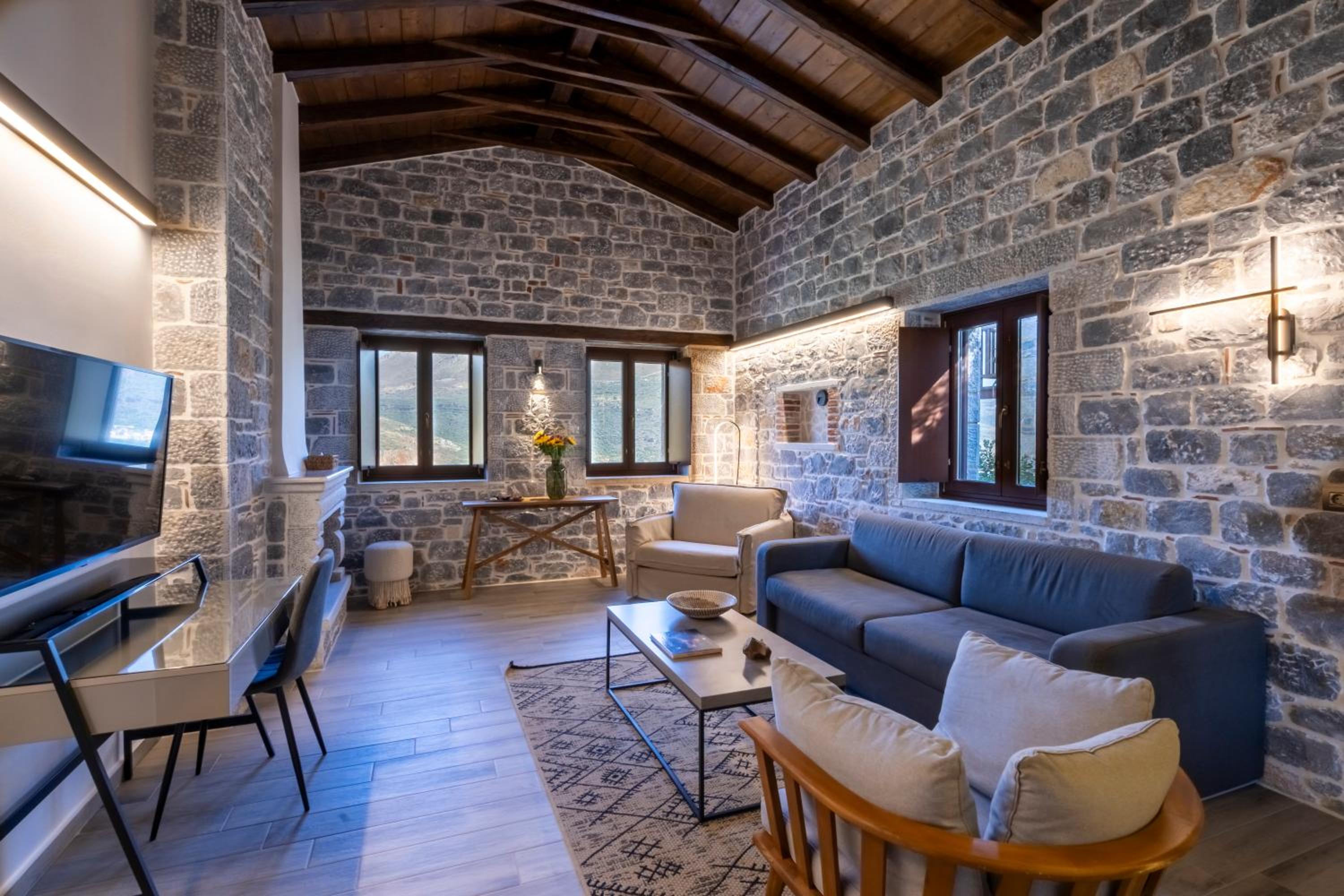 Executive Suite - Photo 10