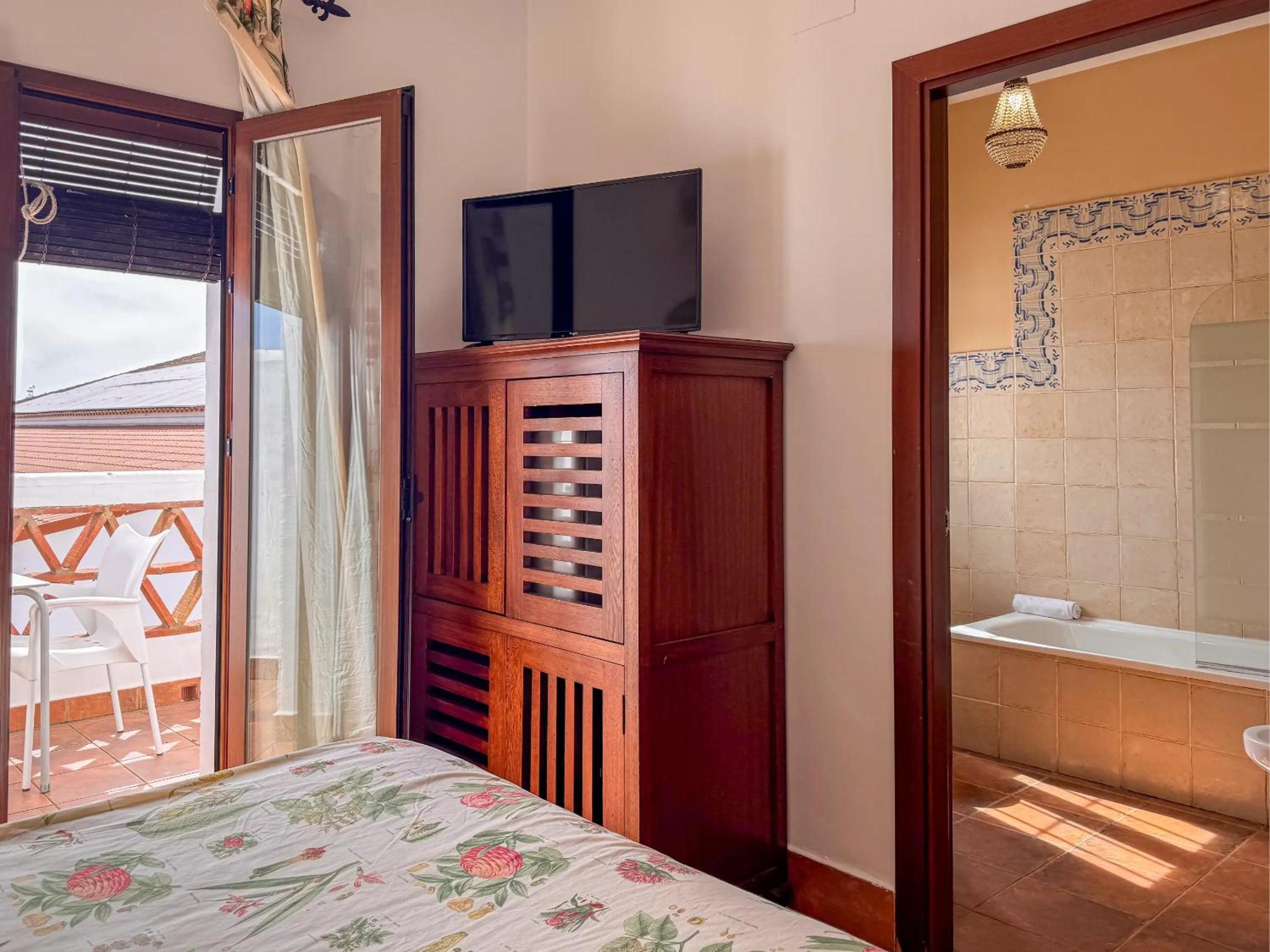Double Room with Terrace - Photo 14