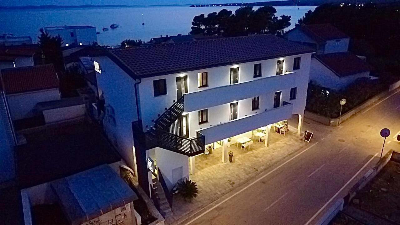 Apartment with Sea View - Photo 7