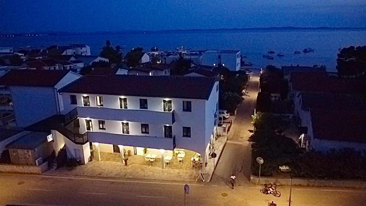 Apartment with Sea View - Photo 8