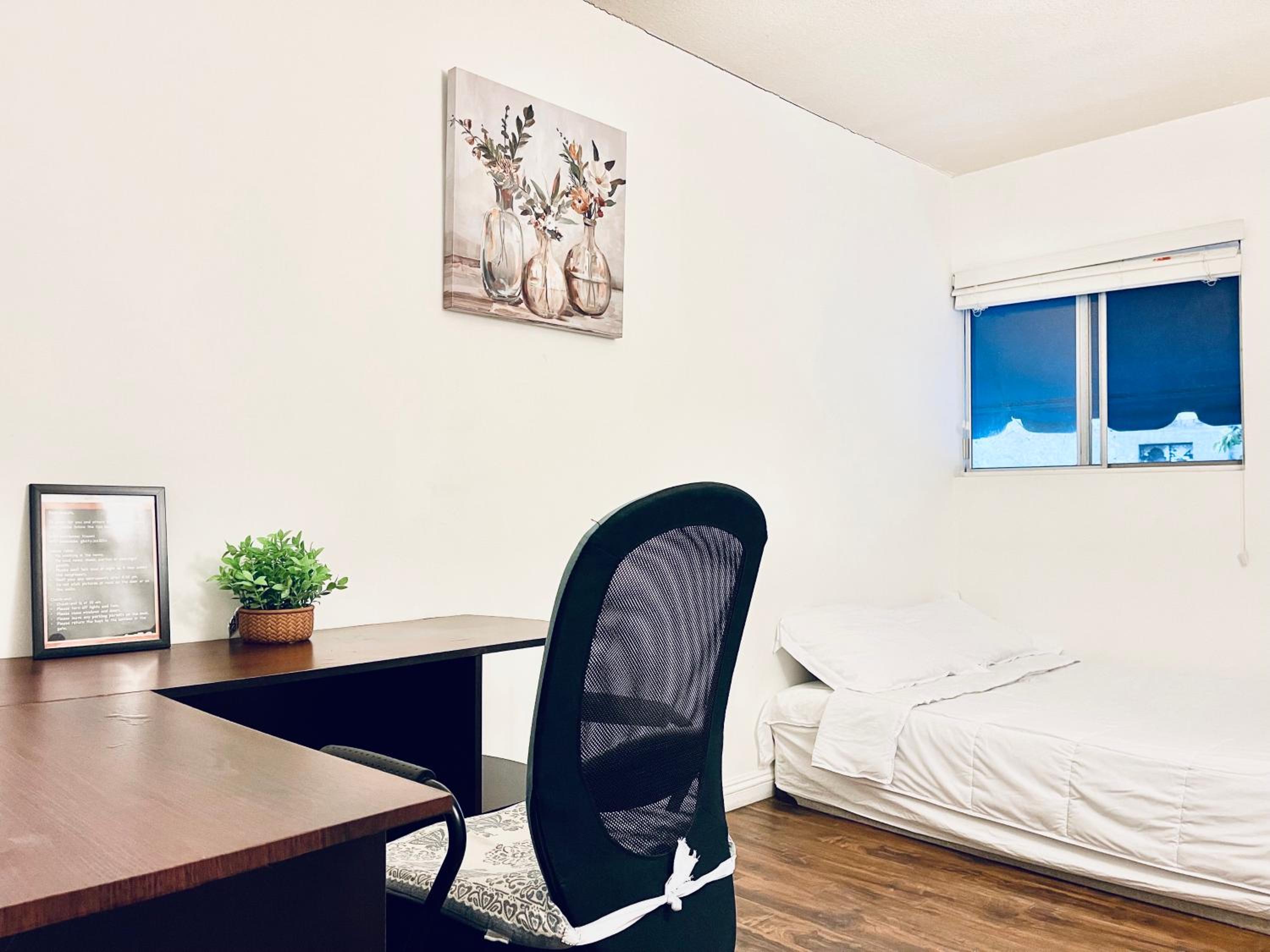 Double Room with Shared Bathroom photo 1