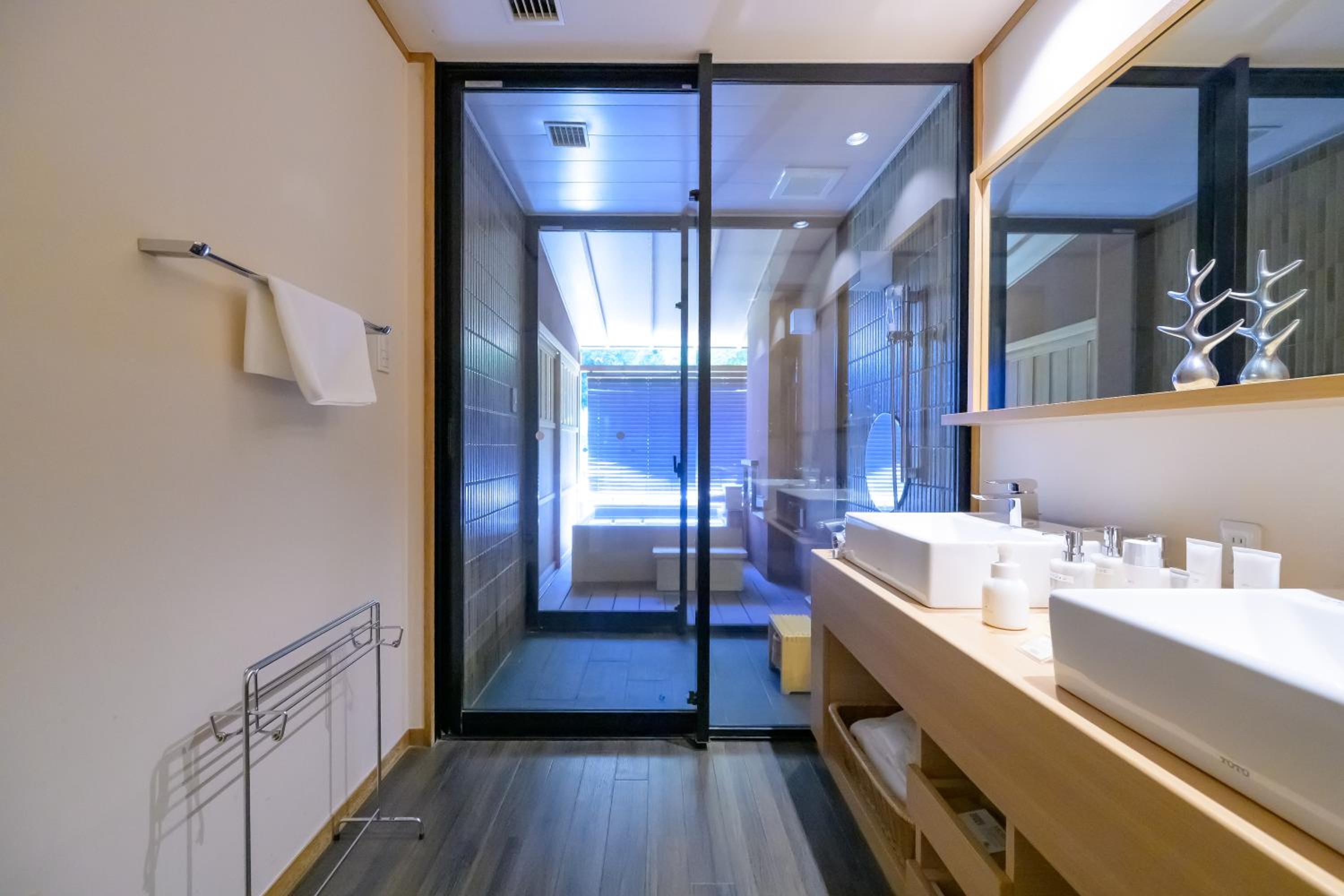 Premium Suite with Open-Air Bath - Non-Smoking - Photo 6