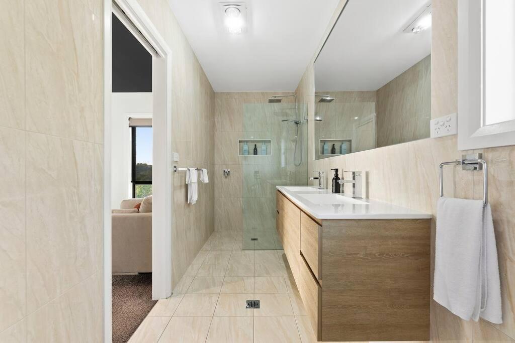 Three-Bedroom House photo 3