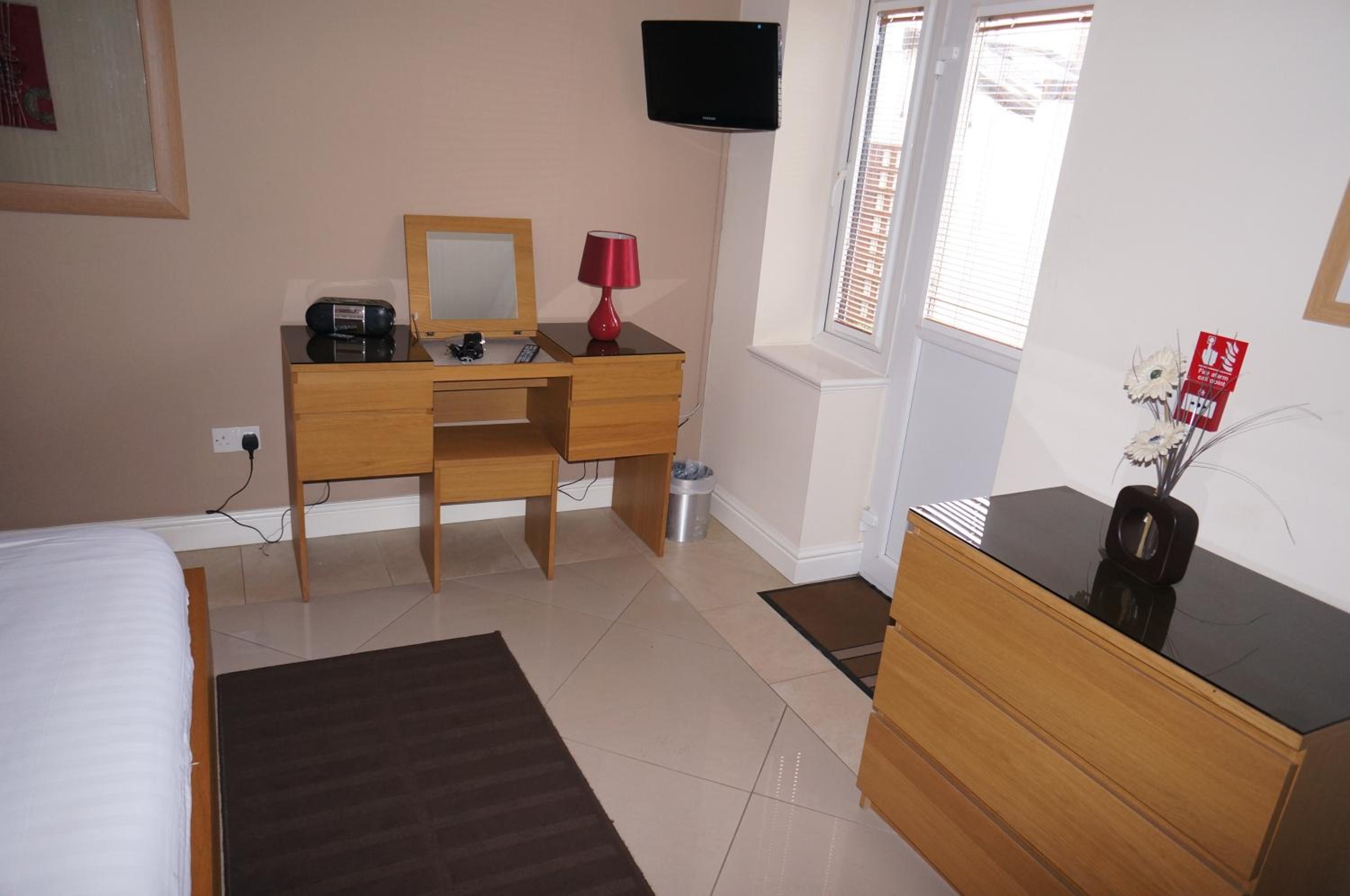 Apartment - Ground Floor with Terrace photo 3