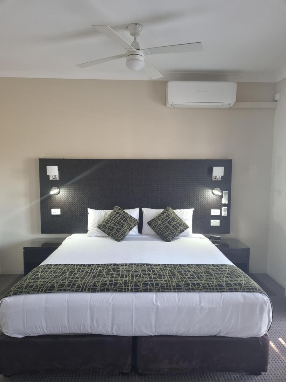 Deluxe Suite with Spa Bath