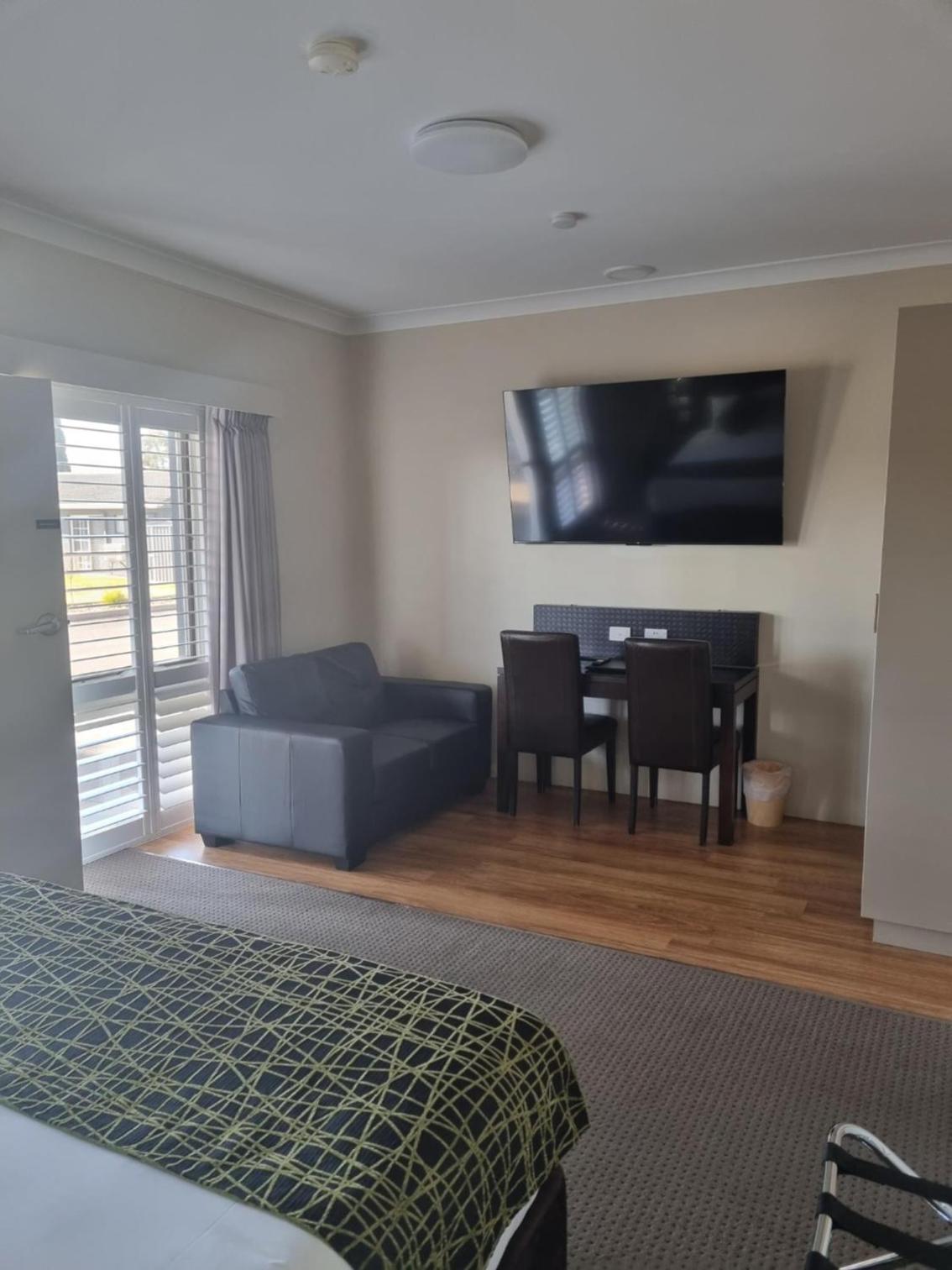Deluxe Suite with Spa Bath photo 2