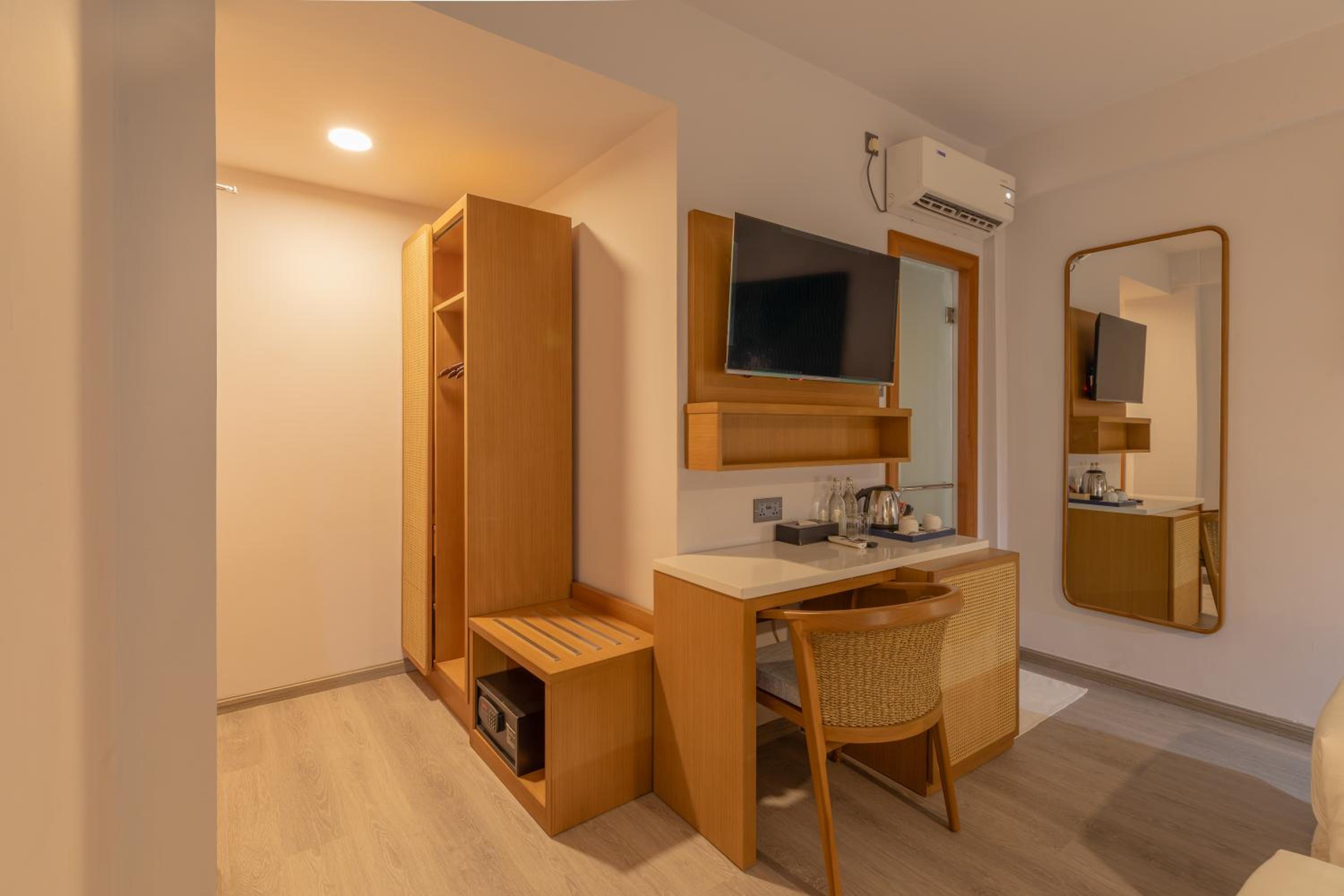 Deluxe Suite with Sea View