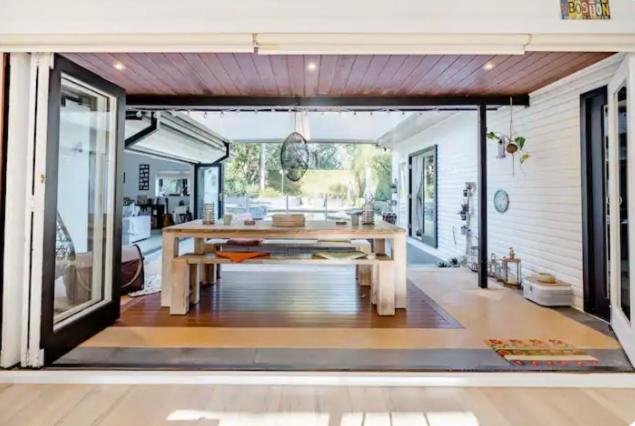 Three-Bedroom House photo 3