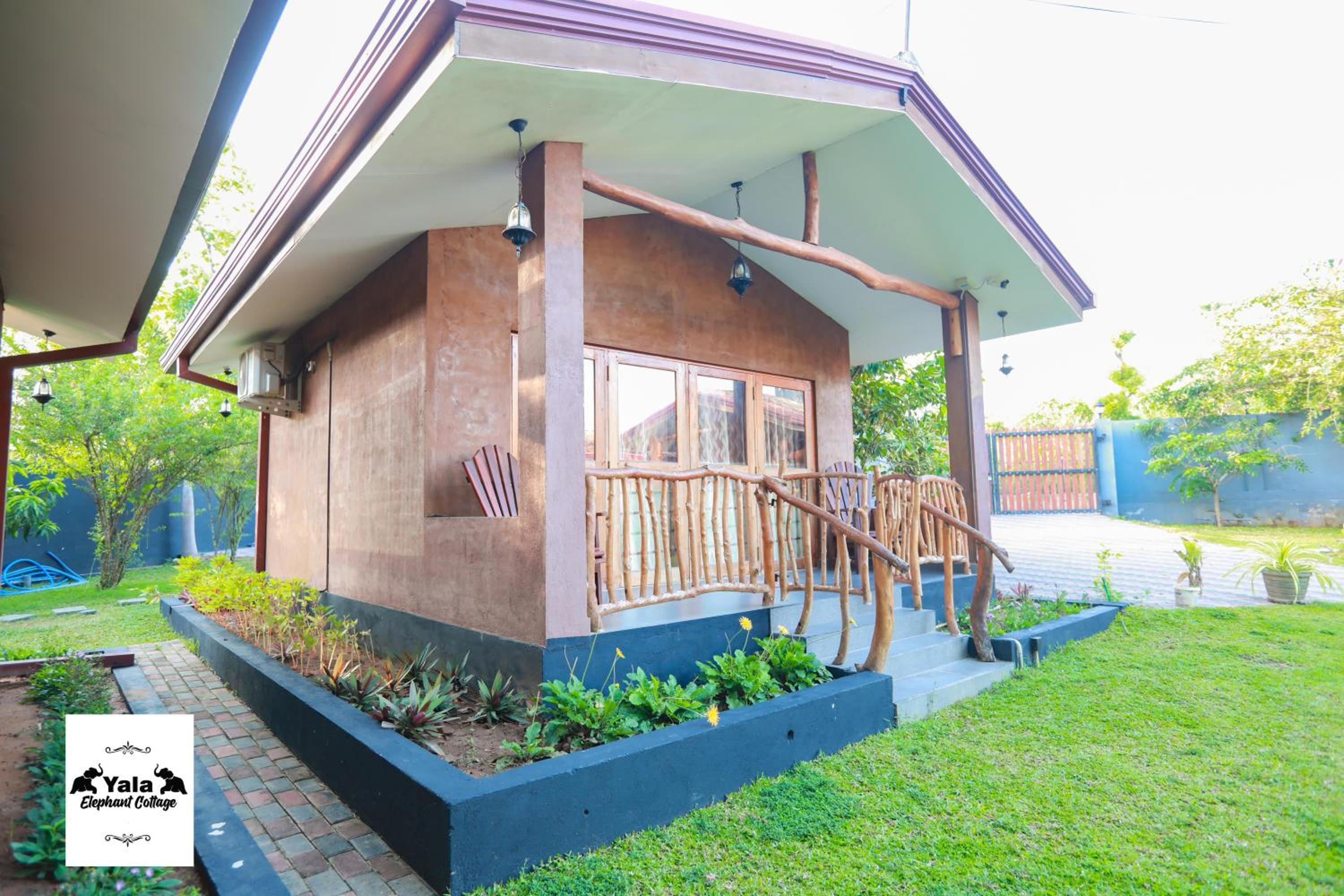 Deluxe Double Room (2 Adults + 1 Child)