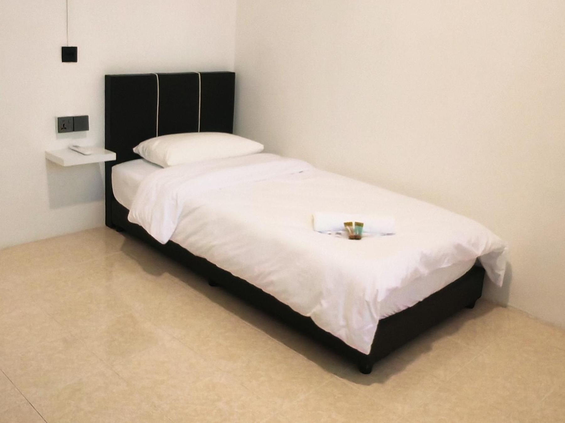 Single Room with Shared Bathroom photo 1