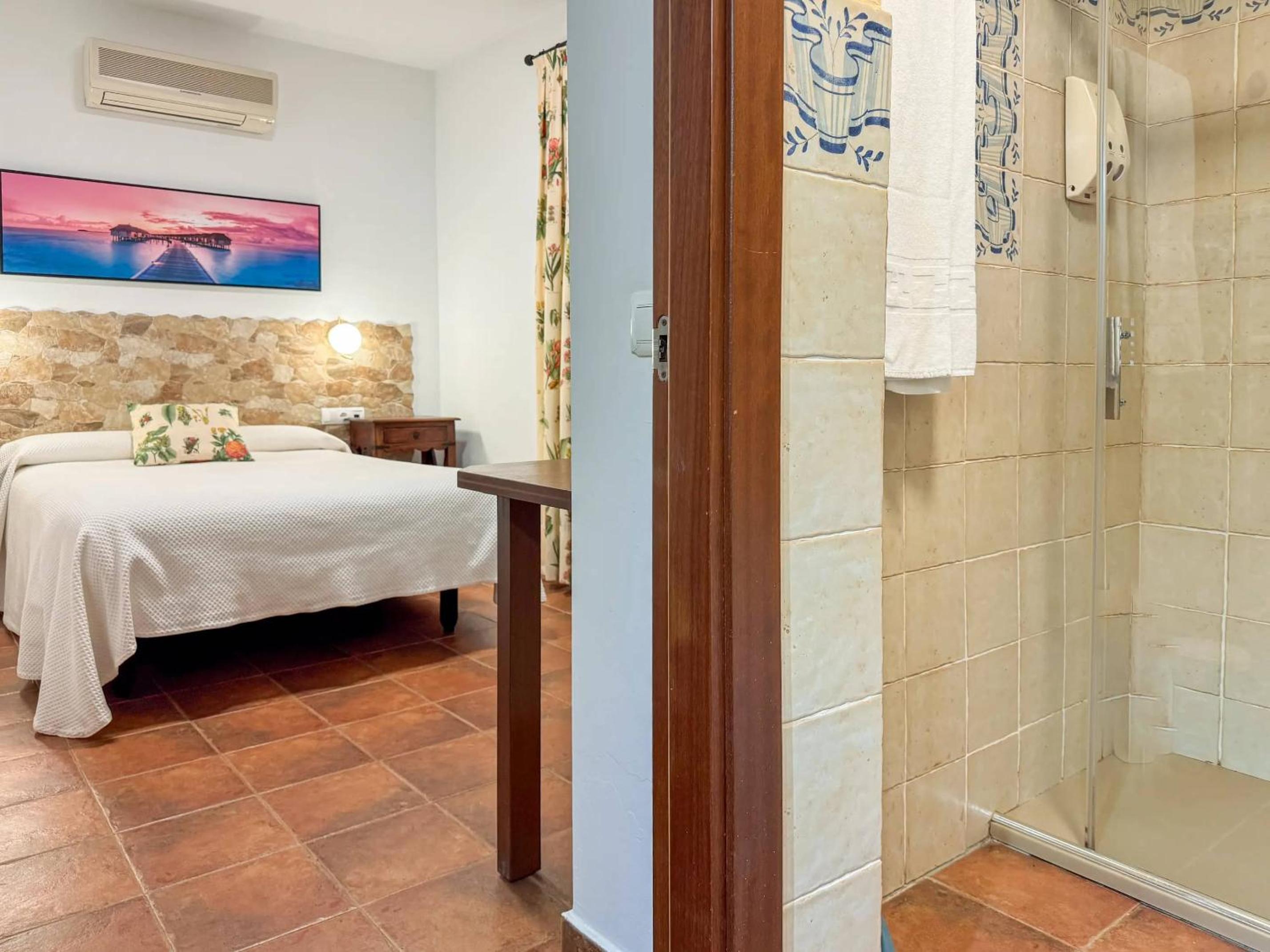 Deluxe Double Or Twin Room photo 3