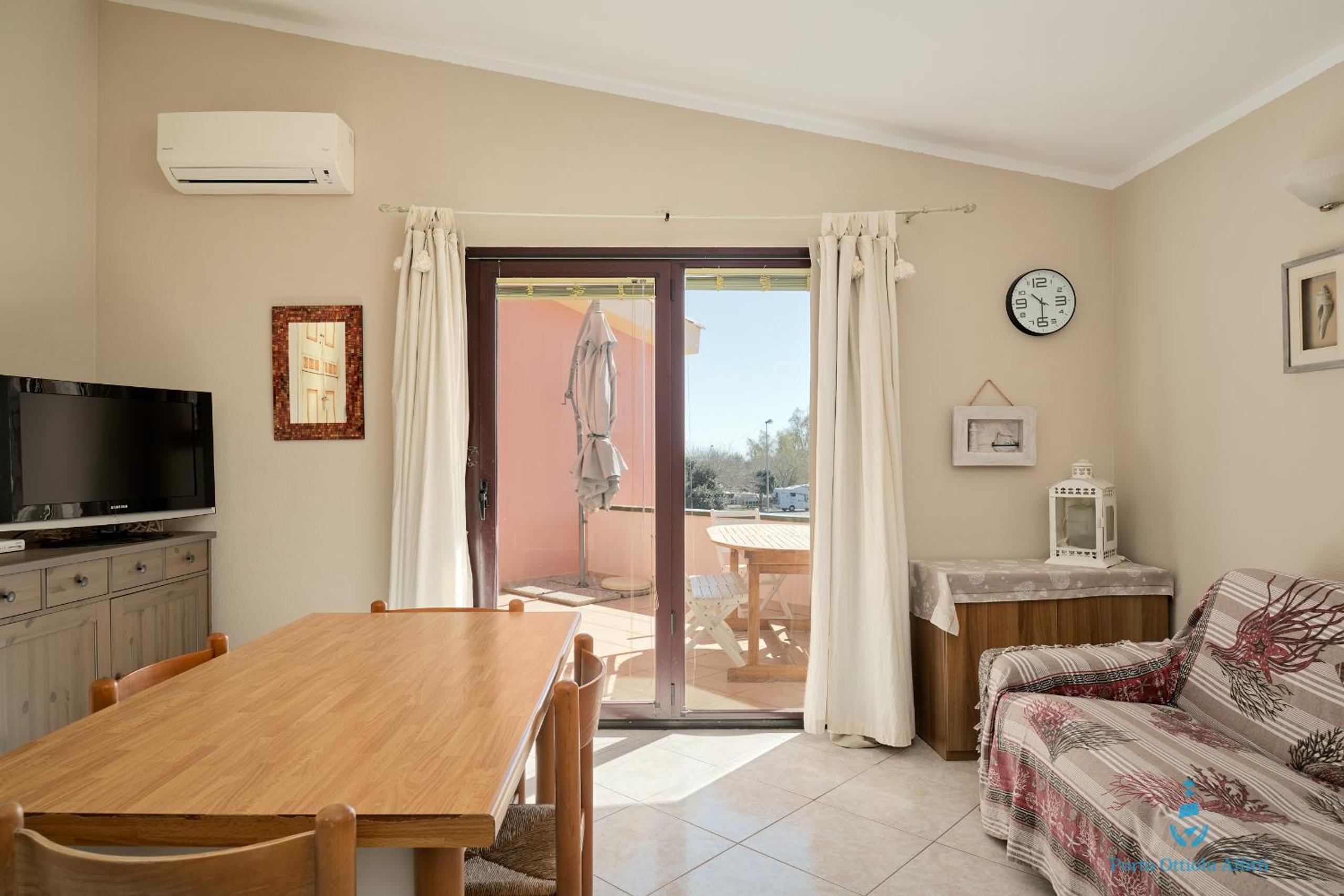 One-Bedroom House photo 1