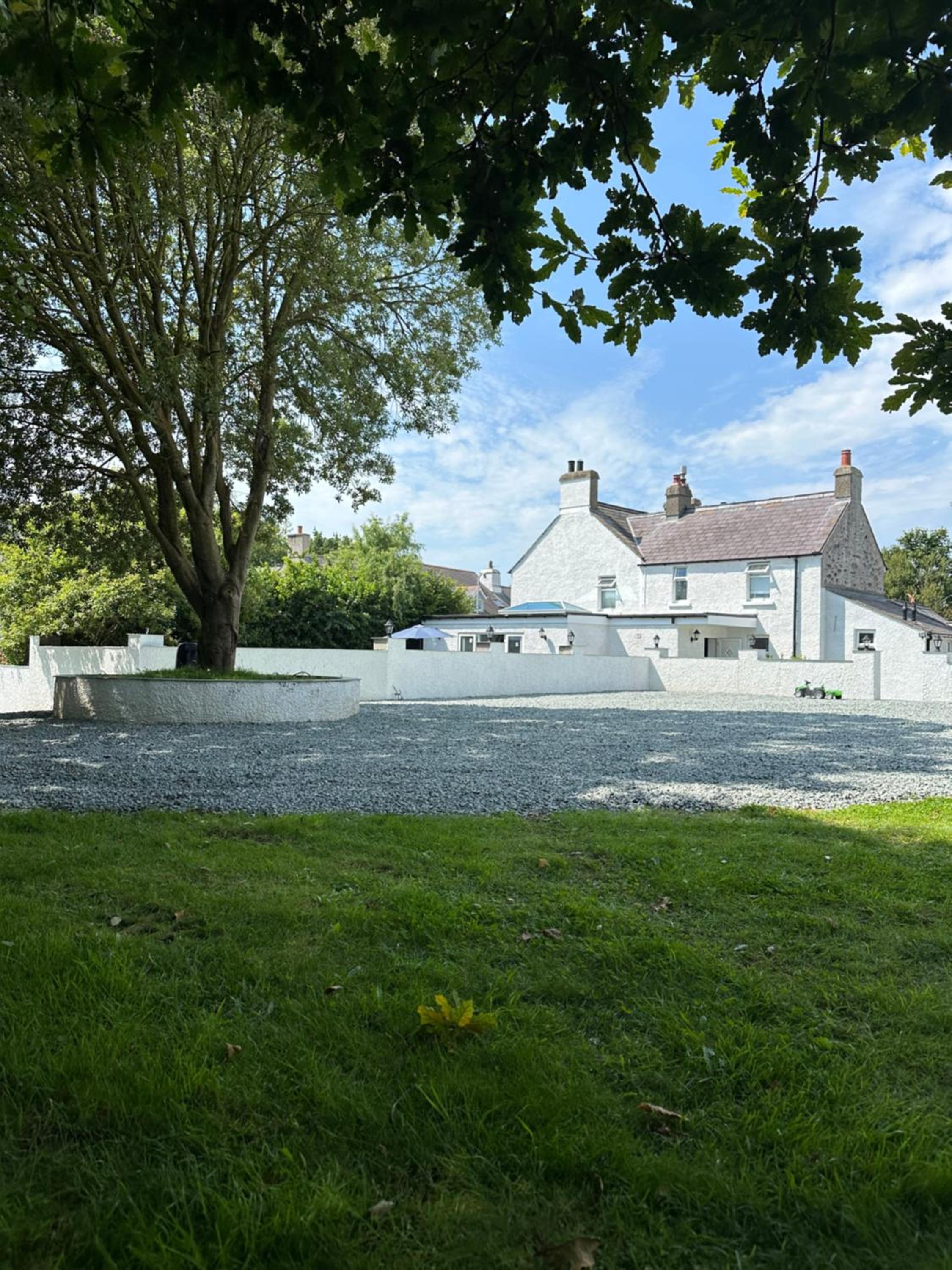Three-Bedroom House photo 2