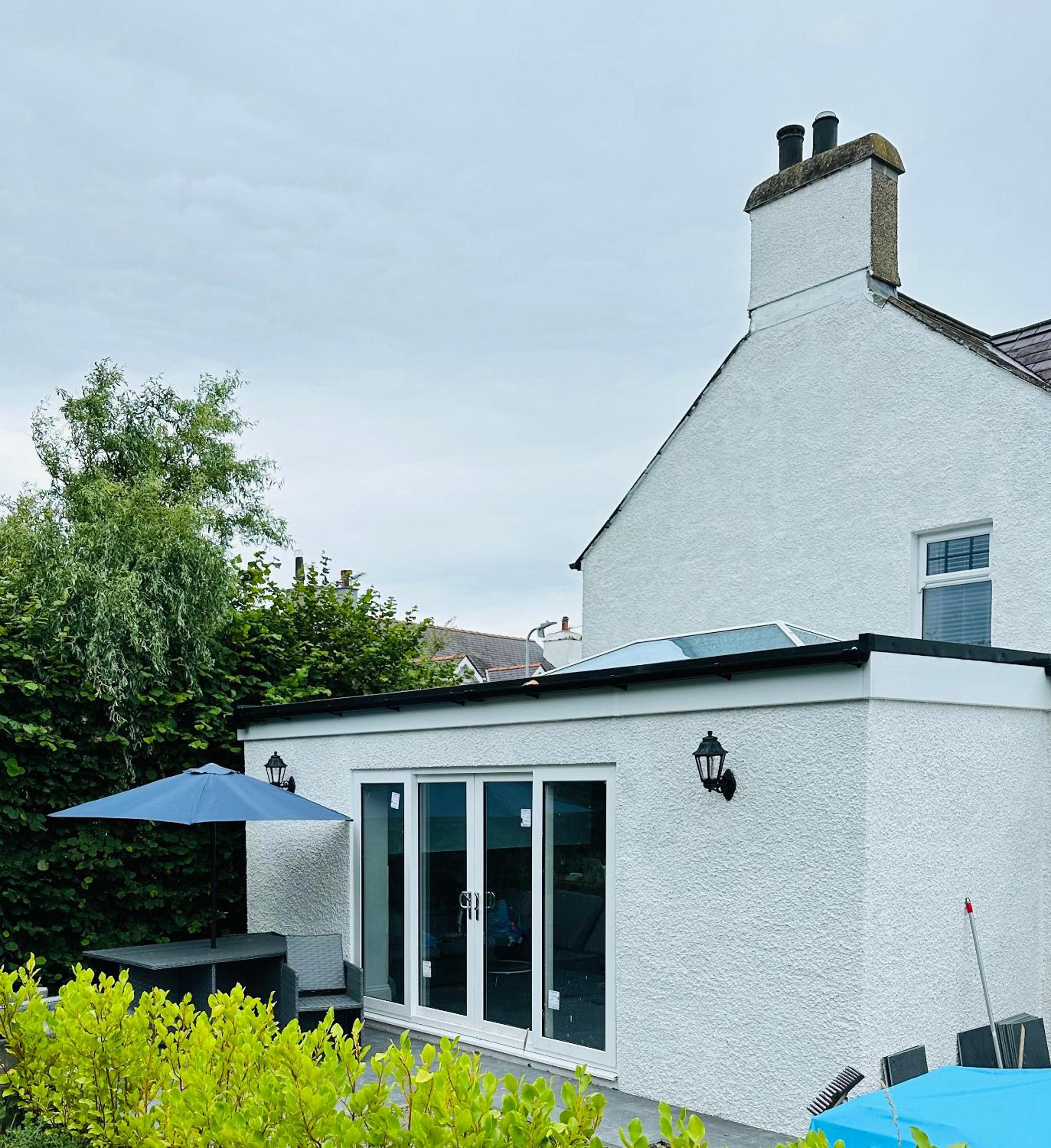 Three-Bedroom House photo 3