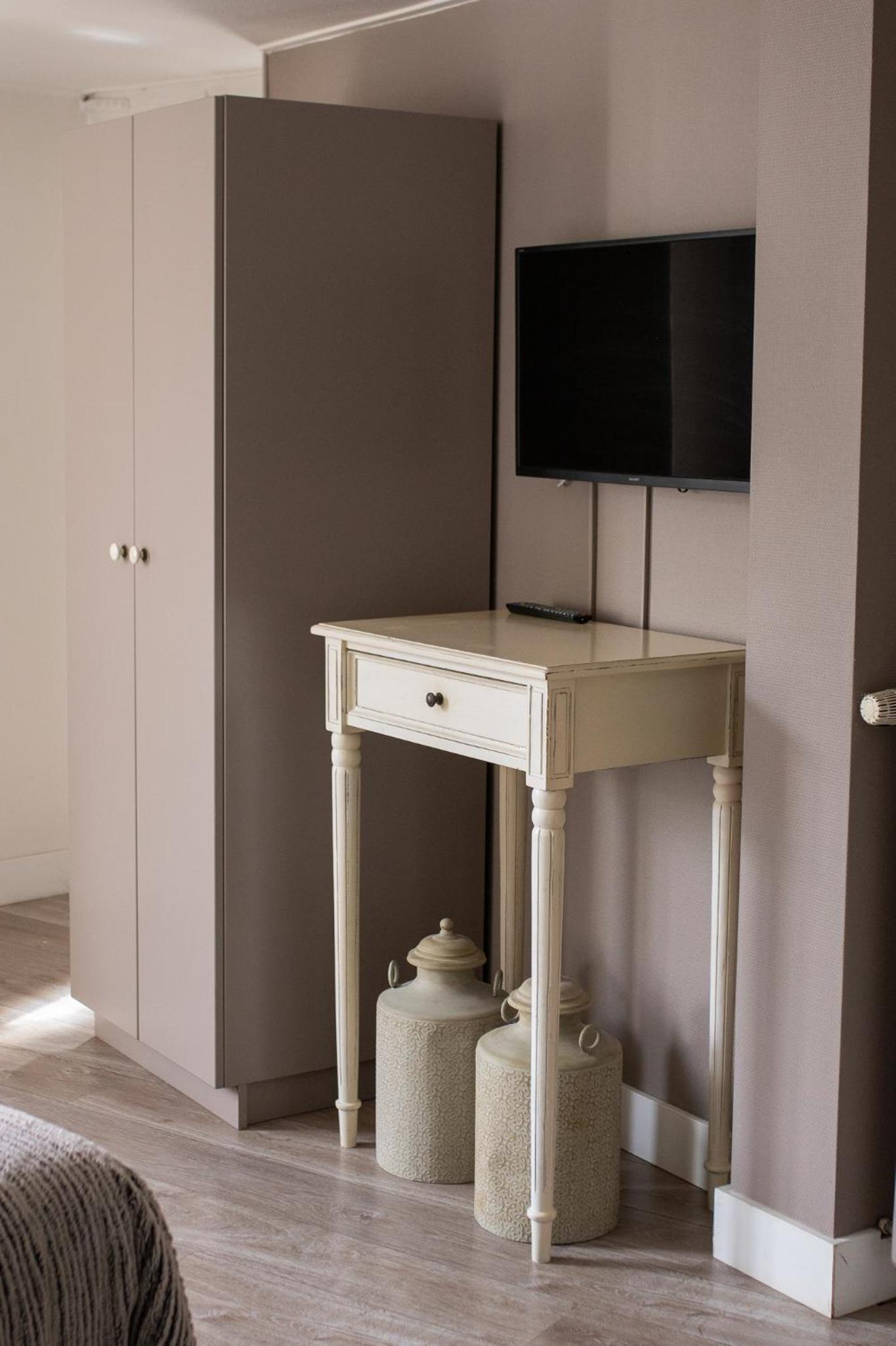 Studio - Photo 10