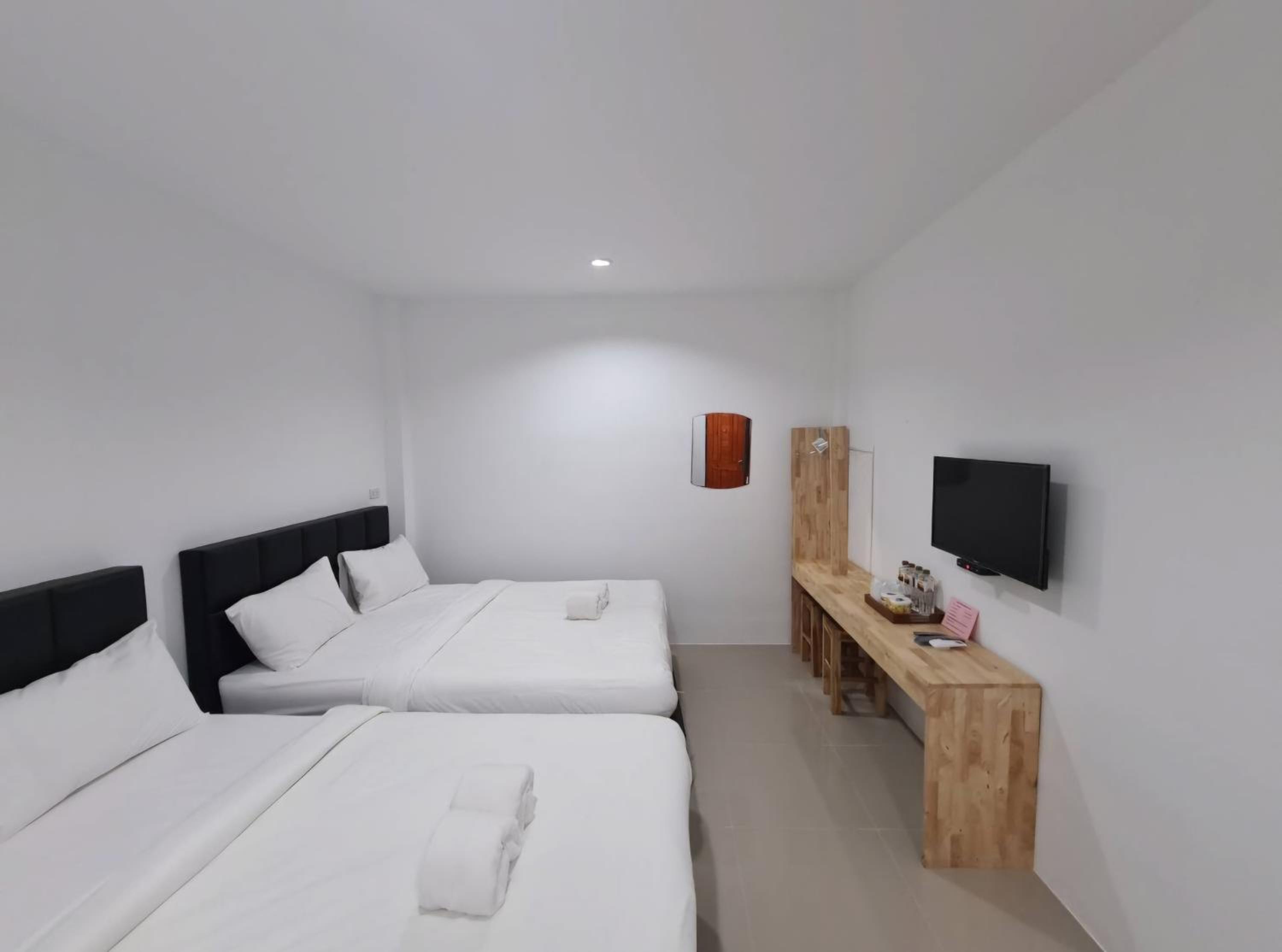 Classic Quadruple Room - Photo 2