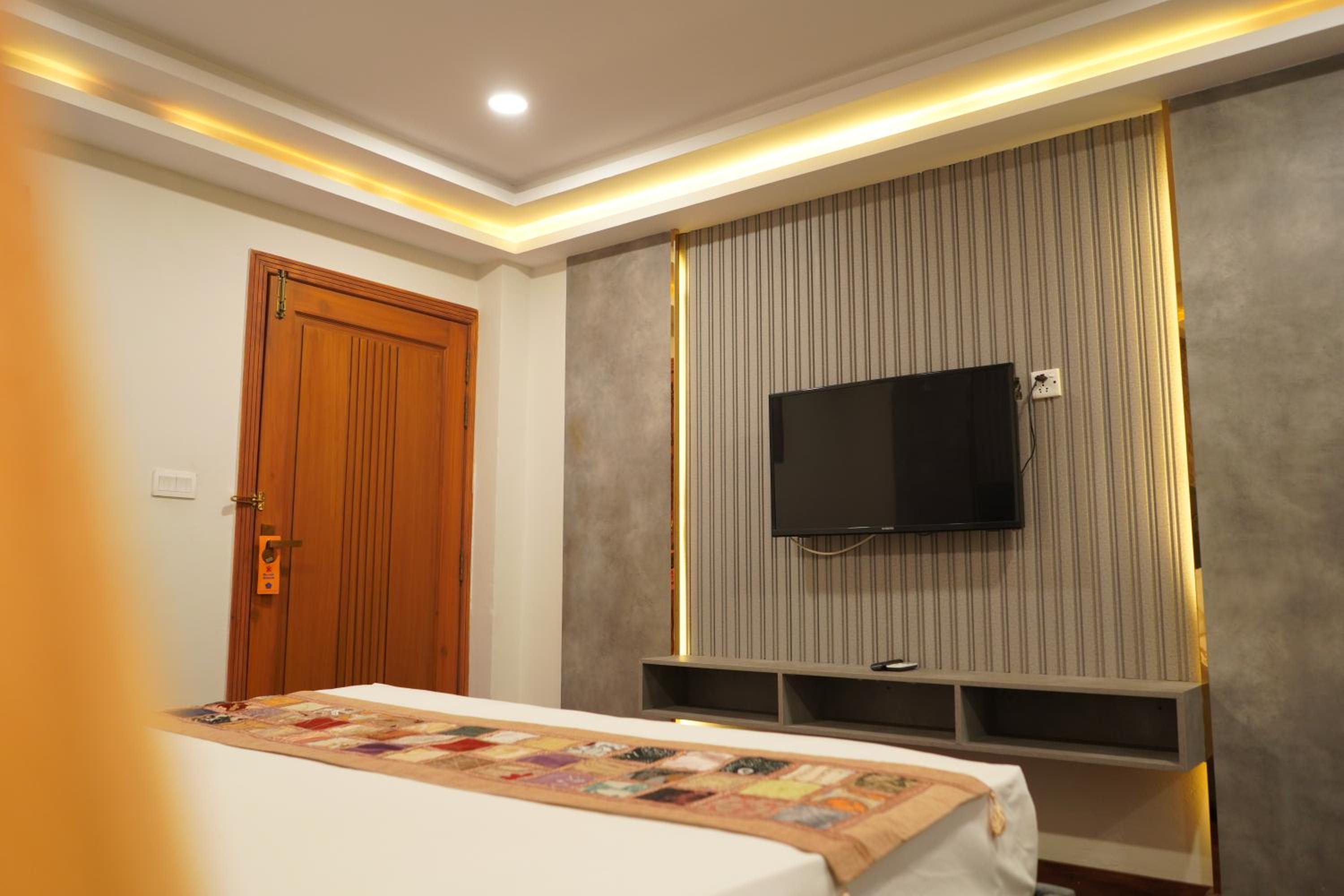 Deluxe Double Room - Photo 8