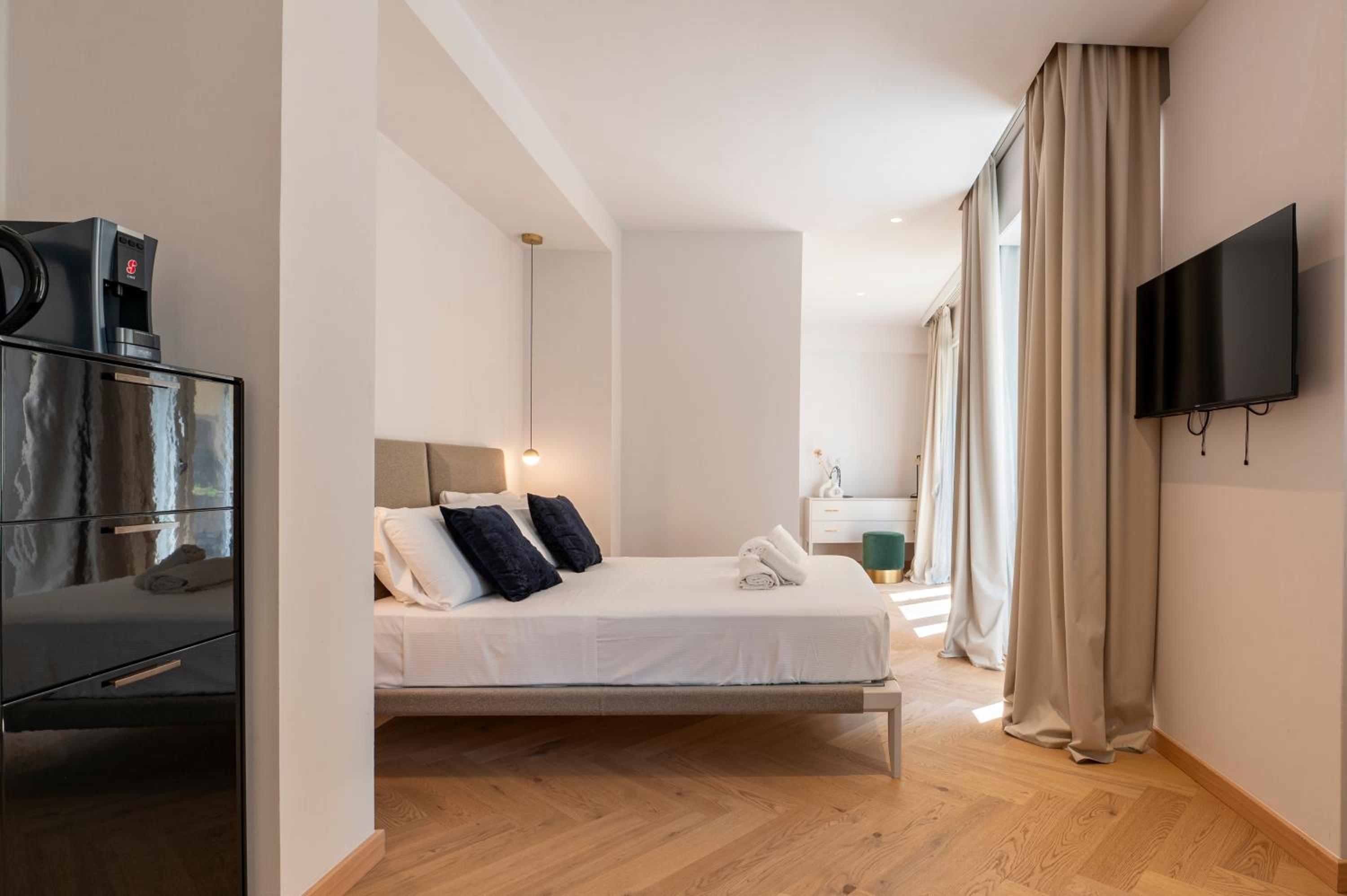Deluxe Double Room with Balcony photo 1