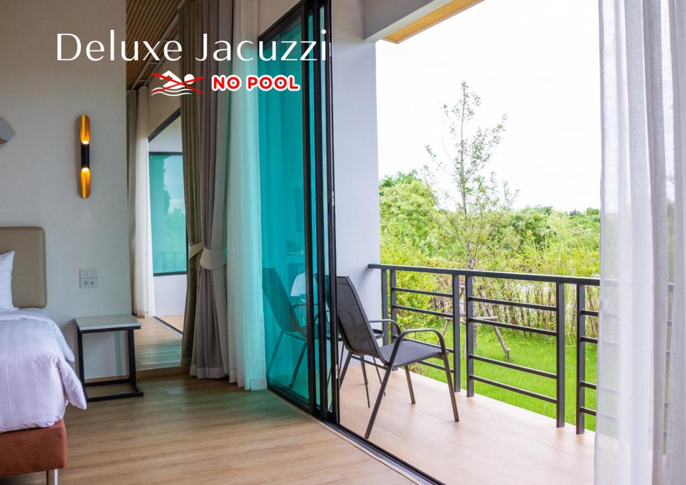 Deluxe Double Room with Bath - Photo 2