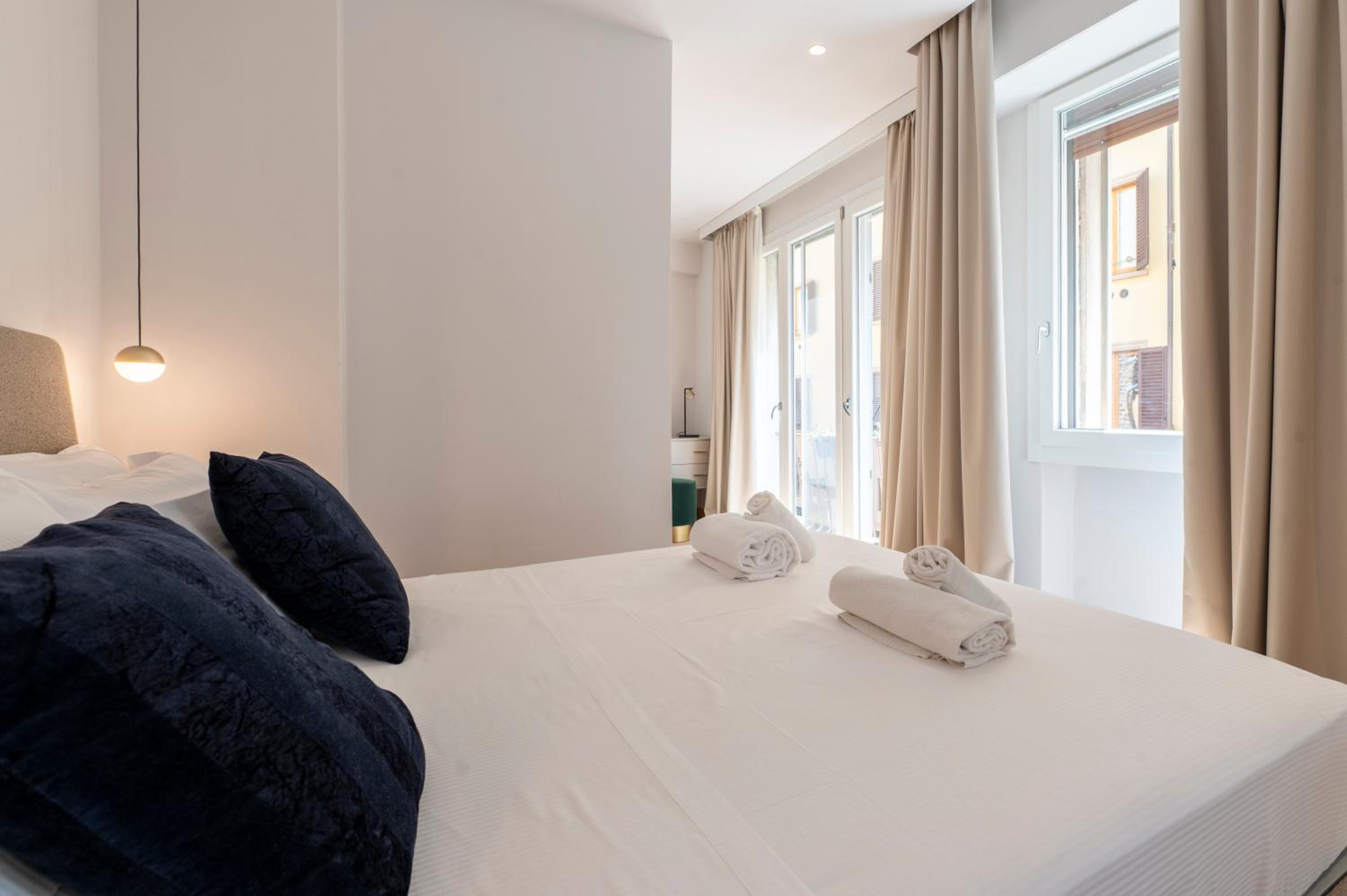 Deluxe Double Room with Balcony photo 2