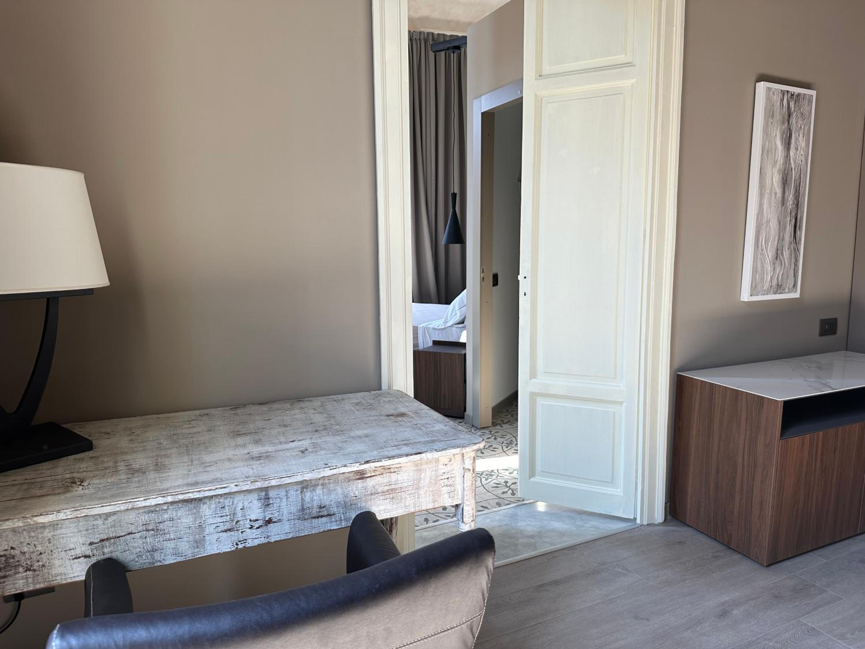 Suite - Photo 5
