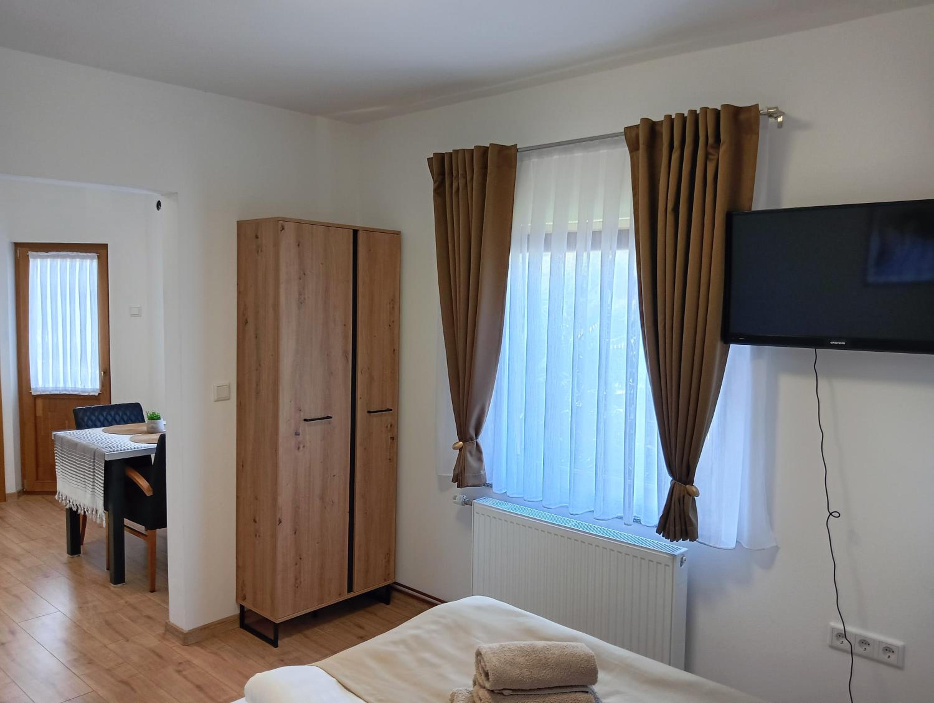One-Bedroom Apartment with Balcony and Water View photo 2