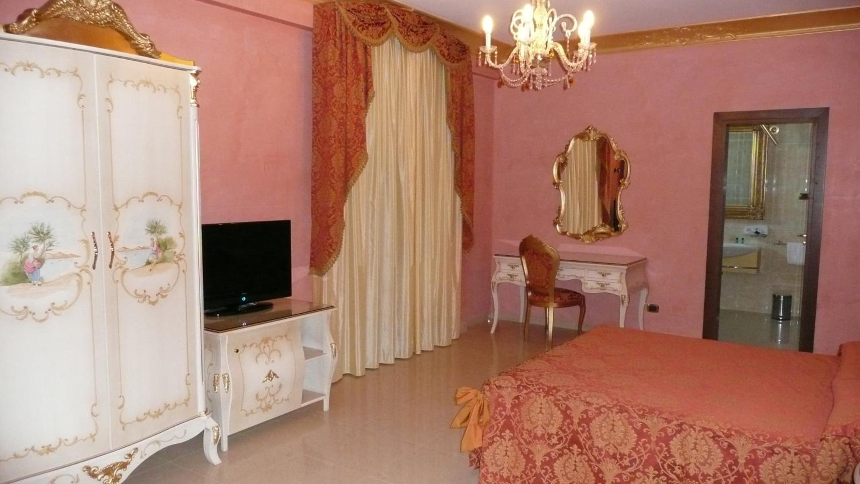 Luxury Triple Room photo 2