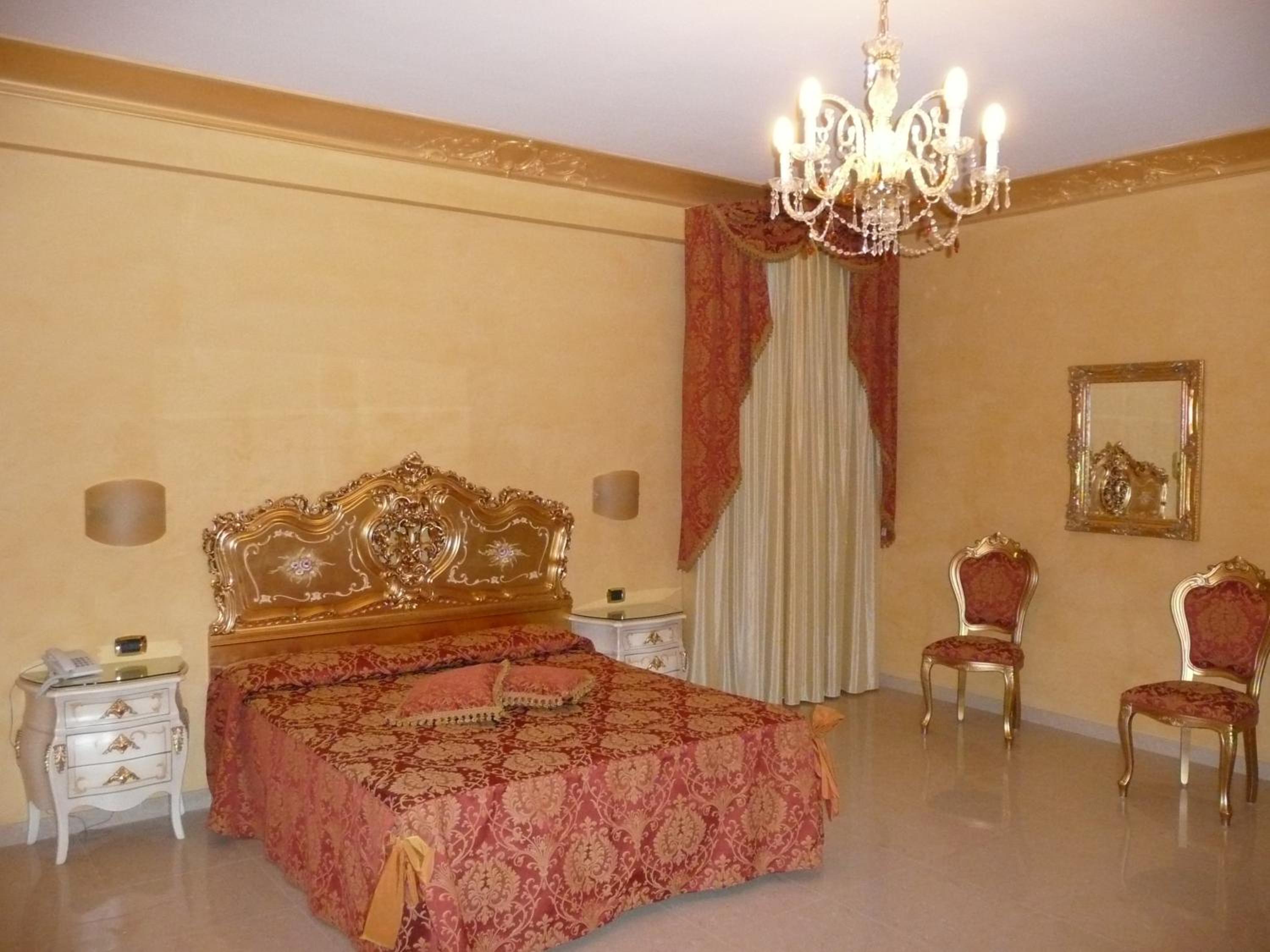 Double Room with Spa Bath photo 3