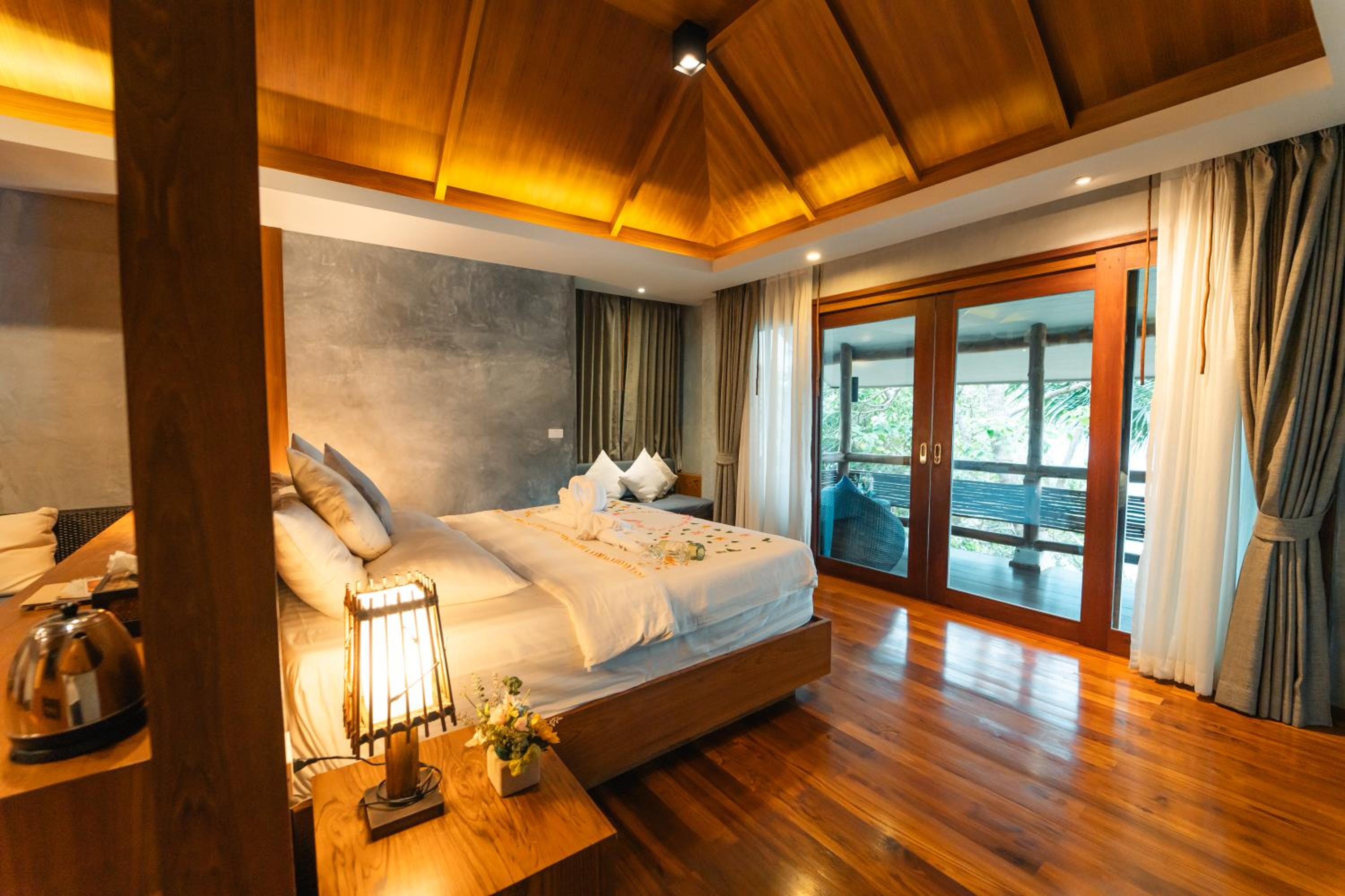 Deluxe Double Room with Balcony and Sea View photo 2