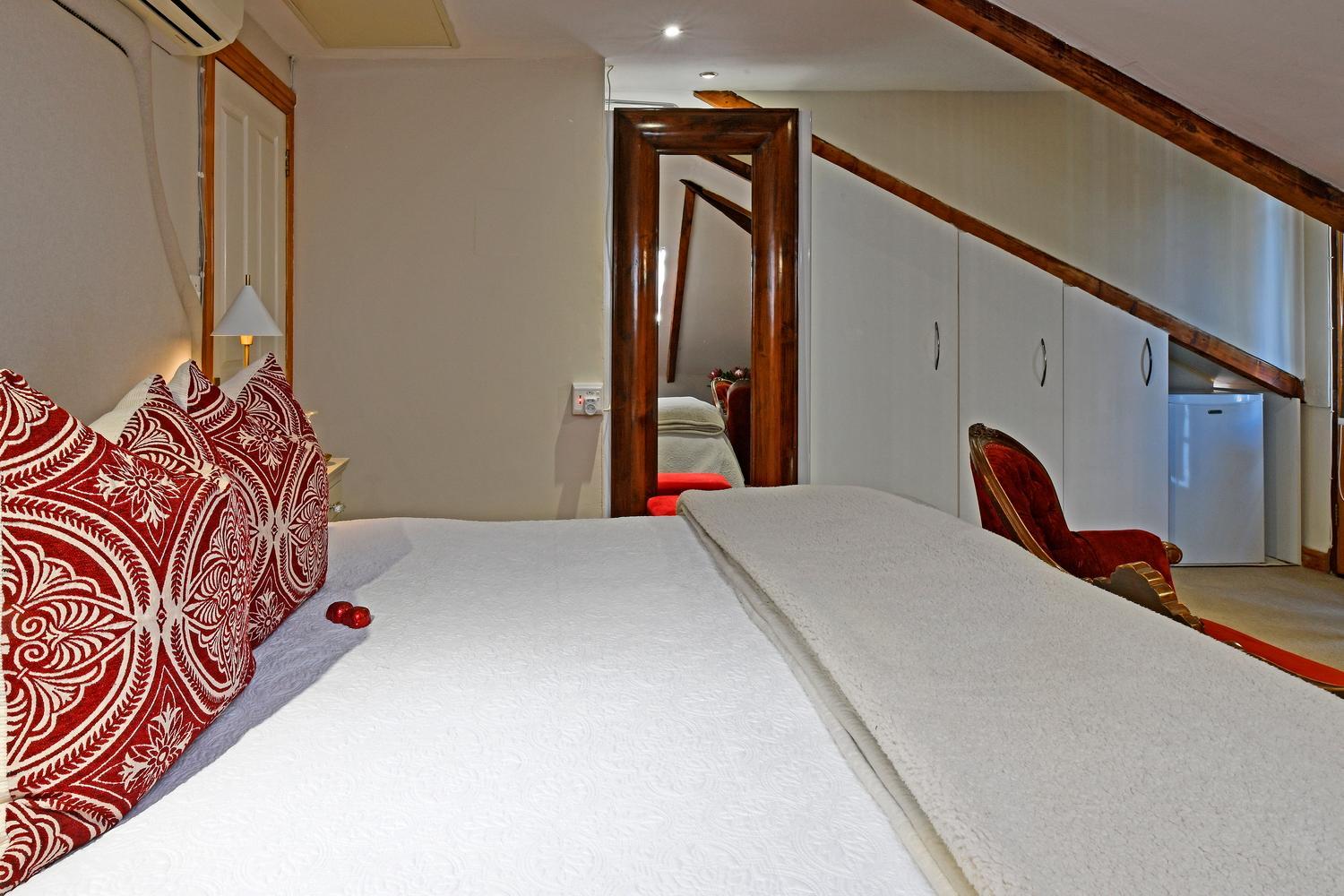  Double Room with bathtub and balcony - Photo 5