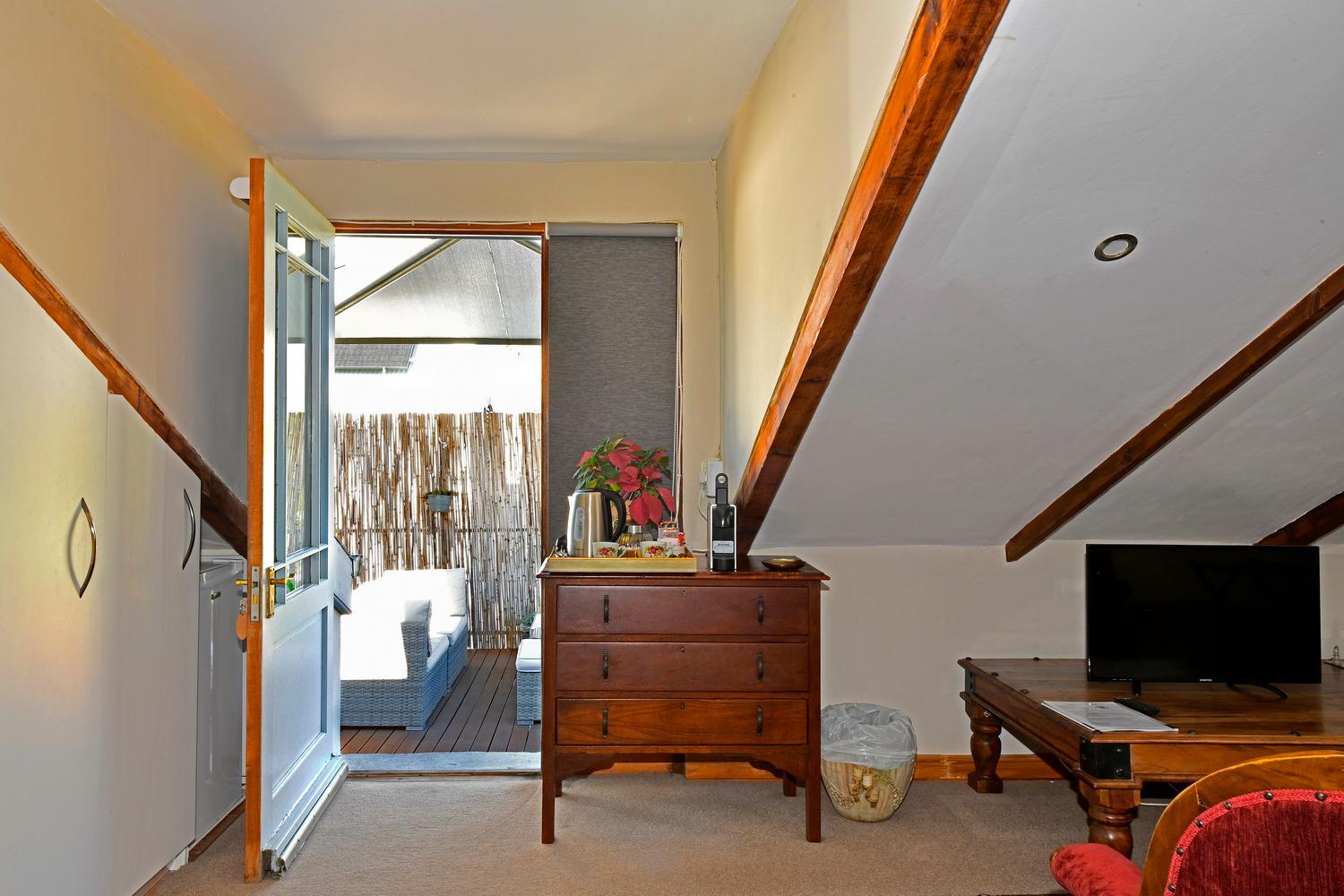  Double Room with bathtub and balcony - Photo 2