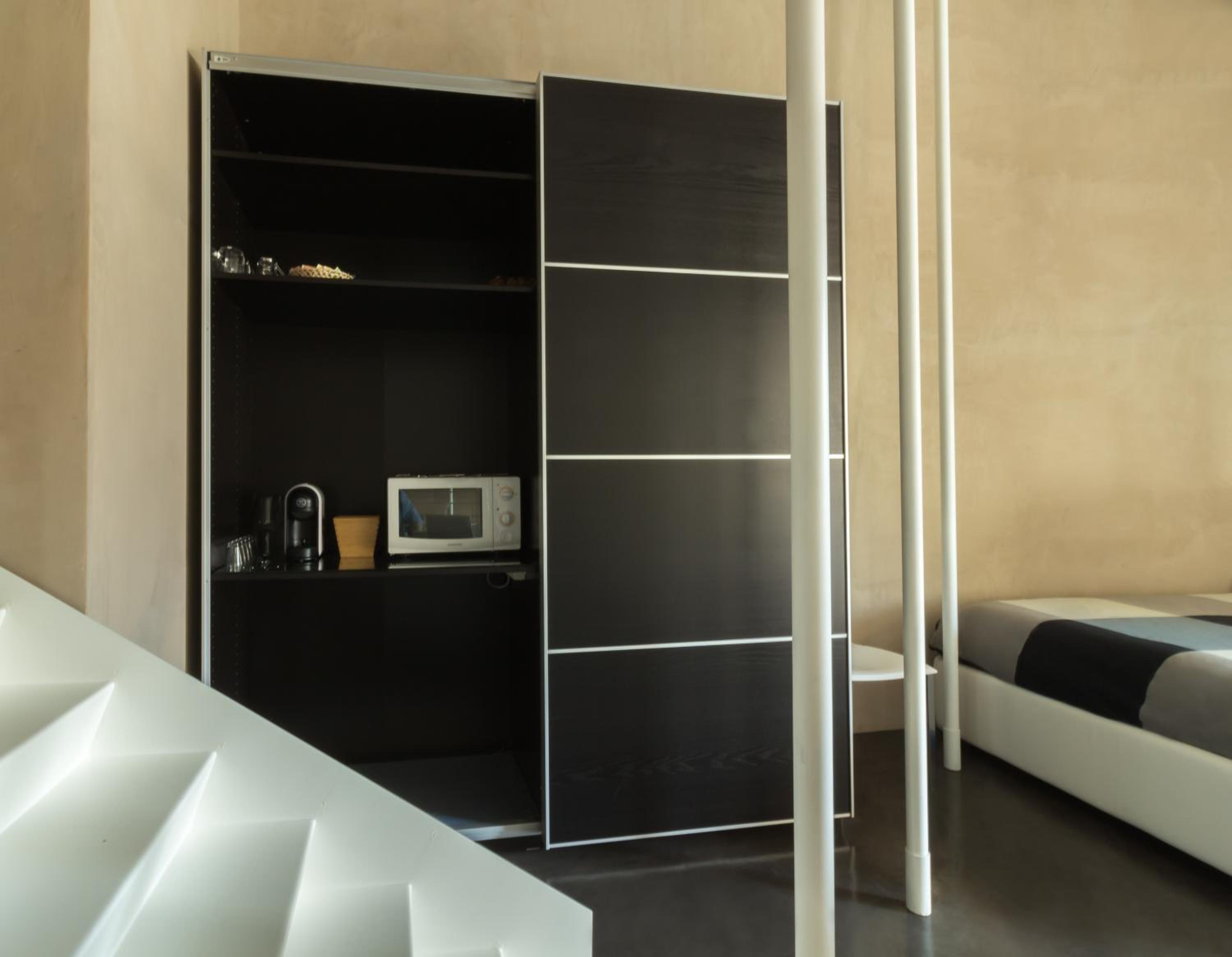 Family Room with Private Bathroom - Photo 17