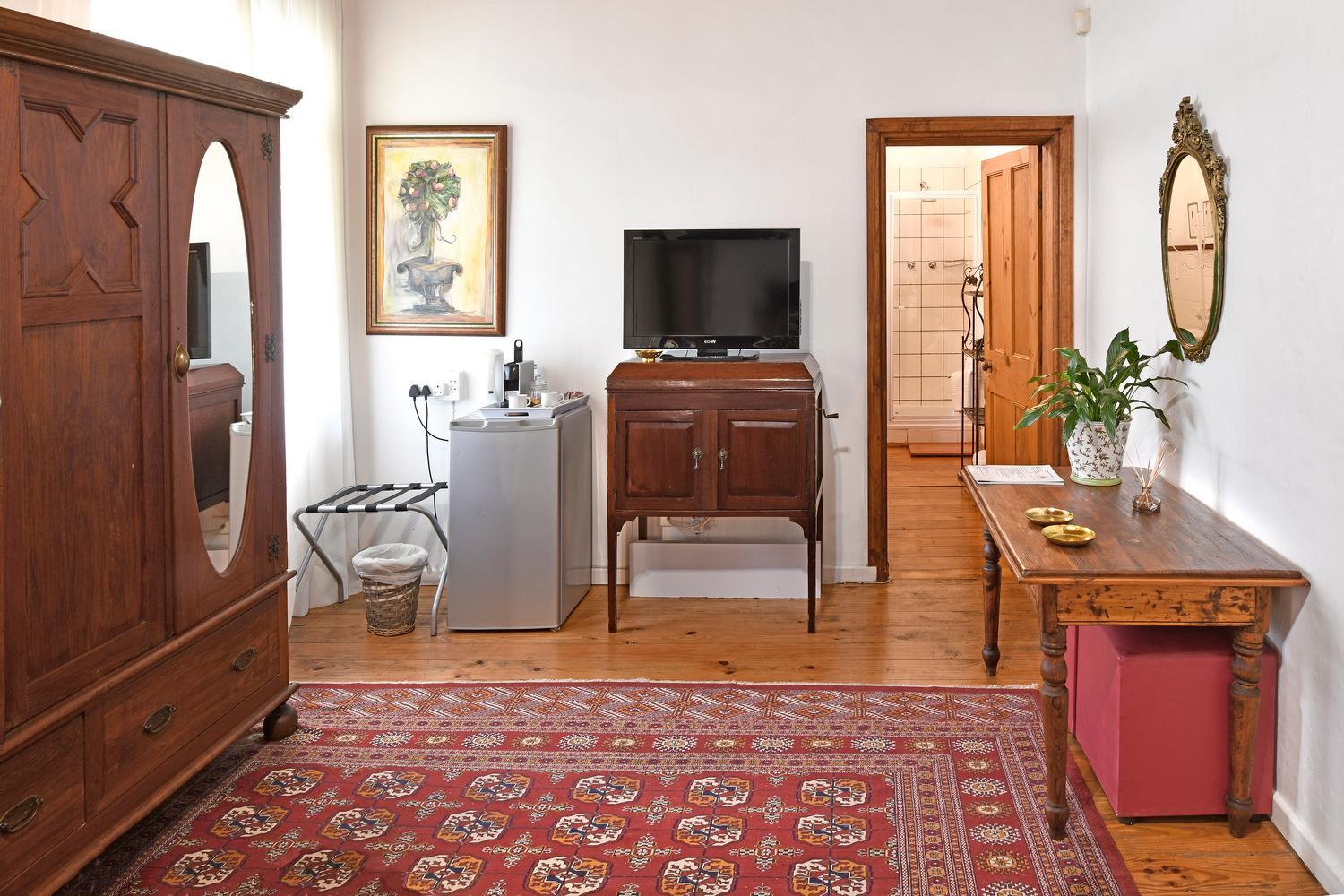  Double Room with bath and shower - Photo 3