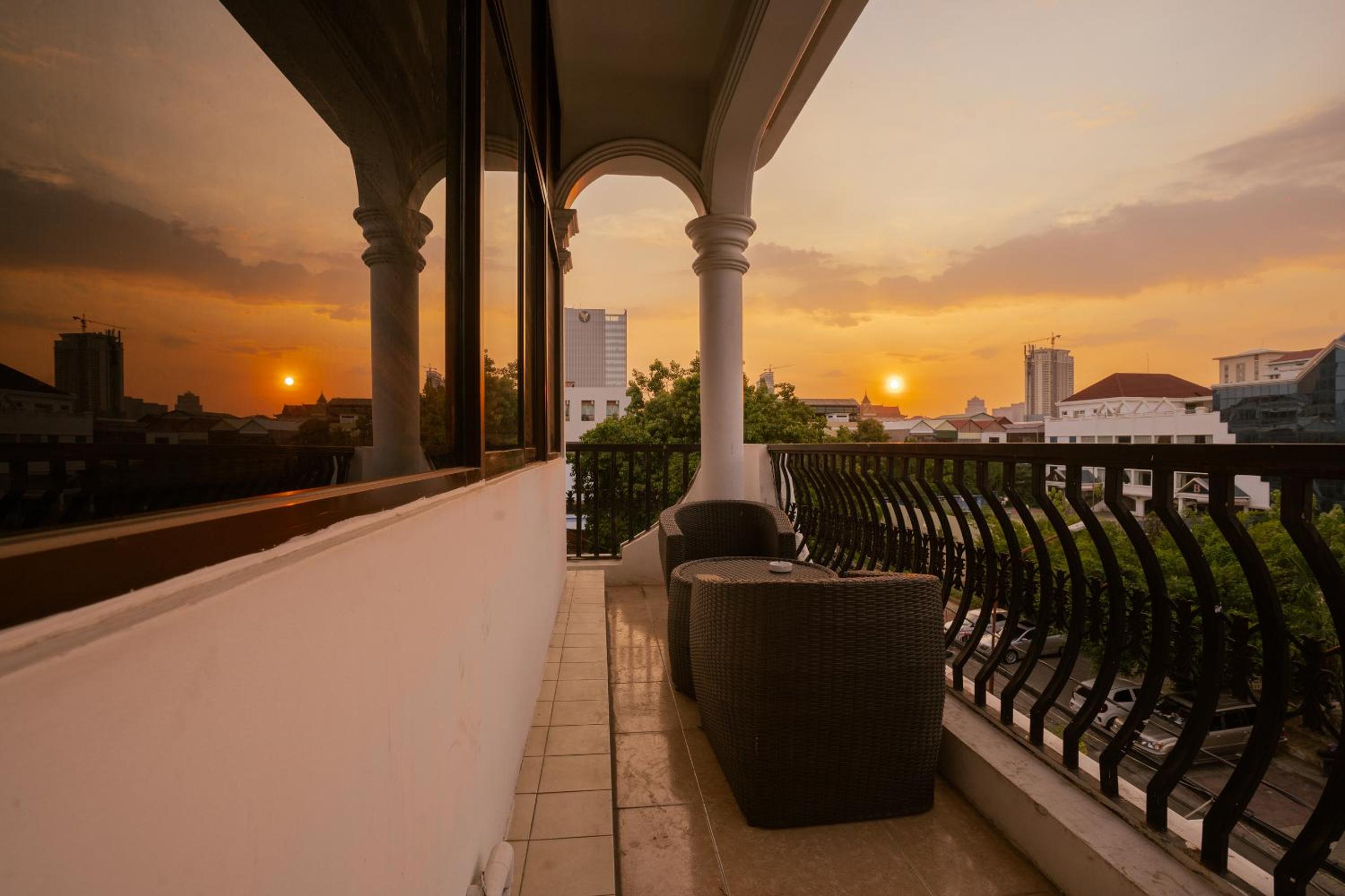 Double or Twin Room with Pool View - Photo 4
