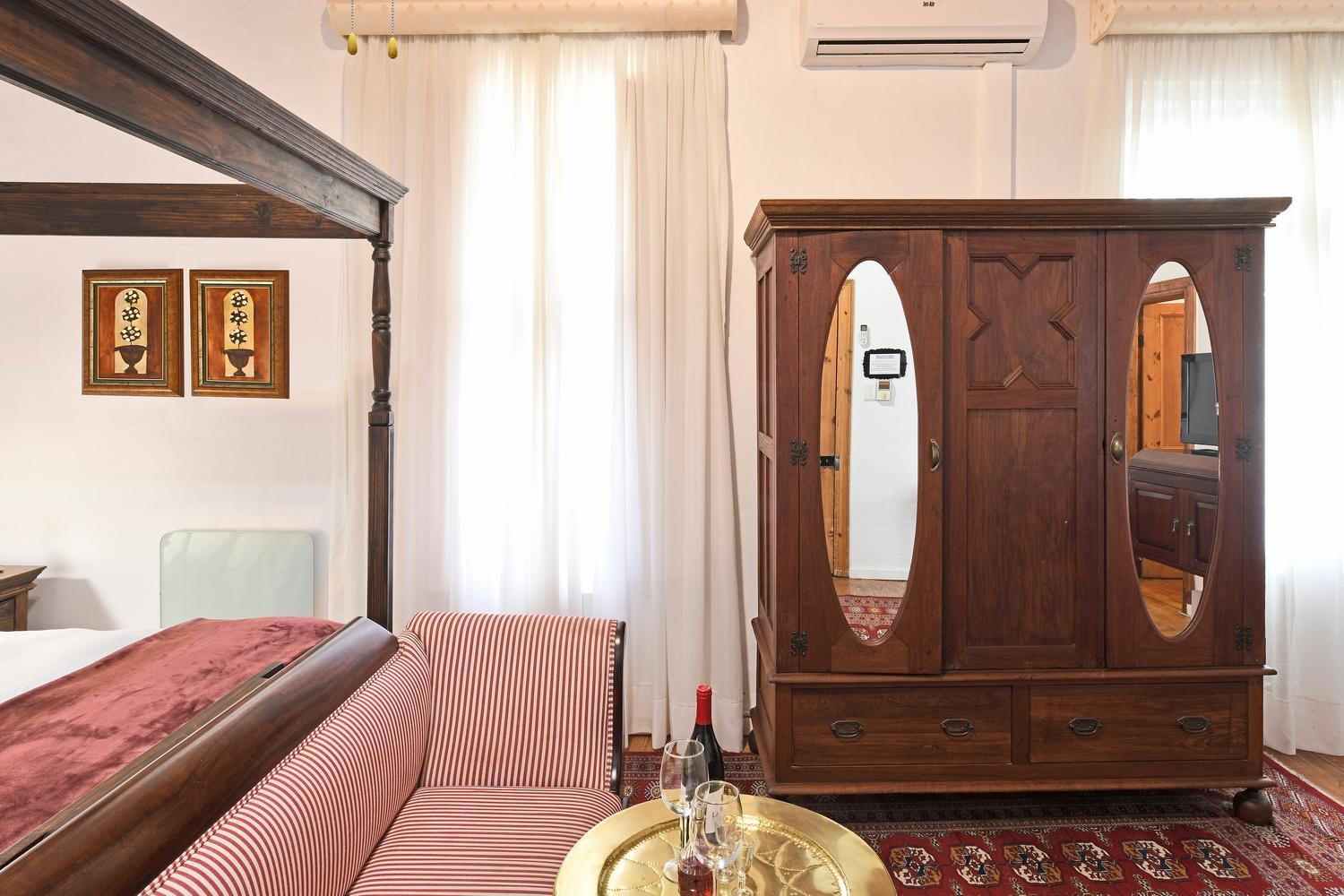  Double Room with bath and shower - Photo 2
