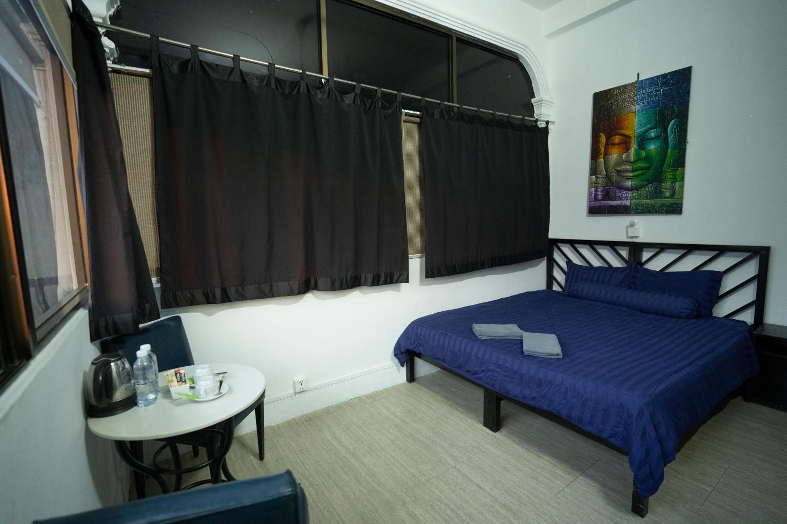 Double or Twin Room with City View - Photo 2