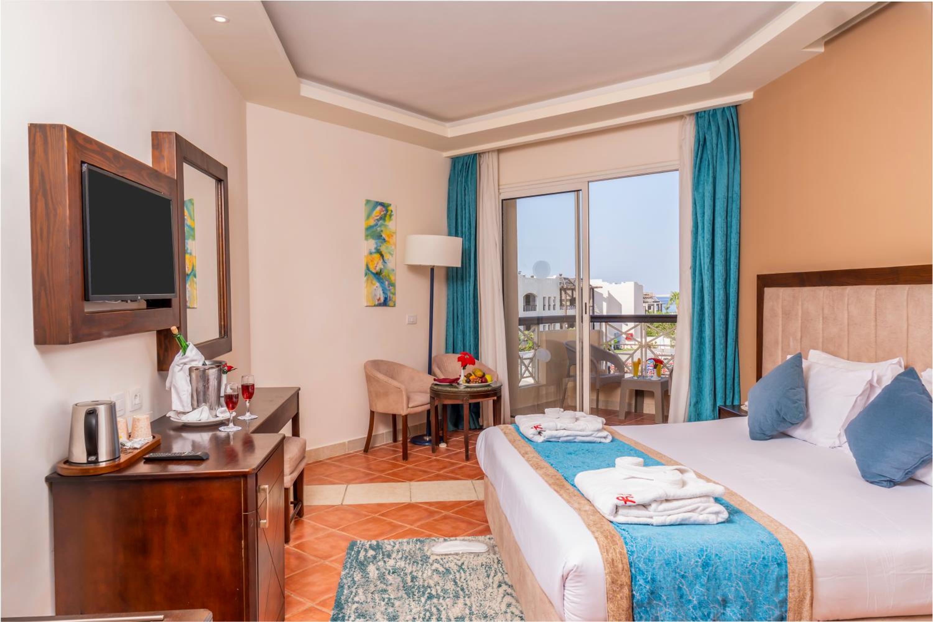 Superior Double or Twin Room with Pool View - Photo 1