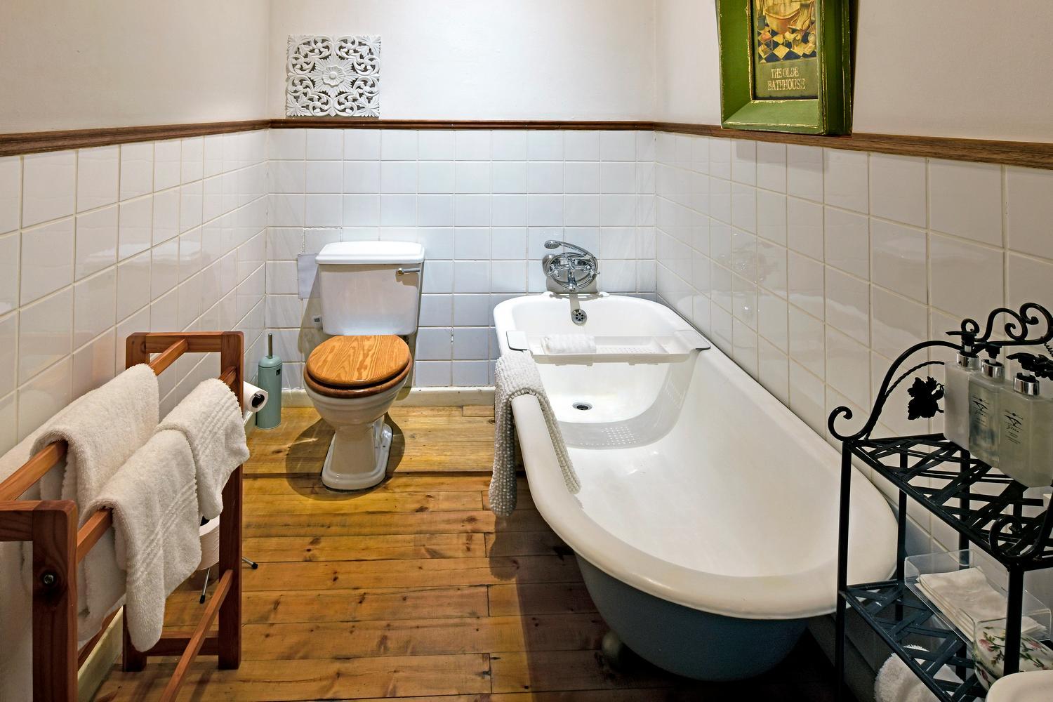 Twin/Double Room with bath - Photo 3