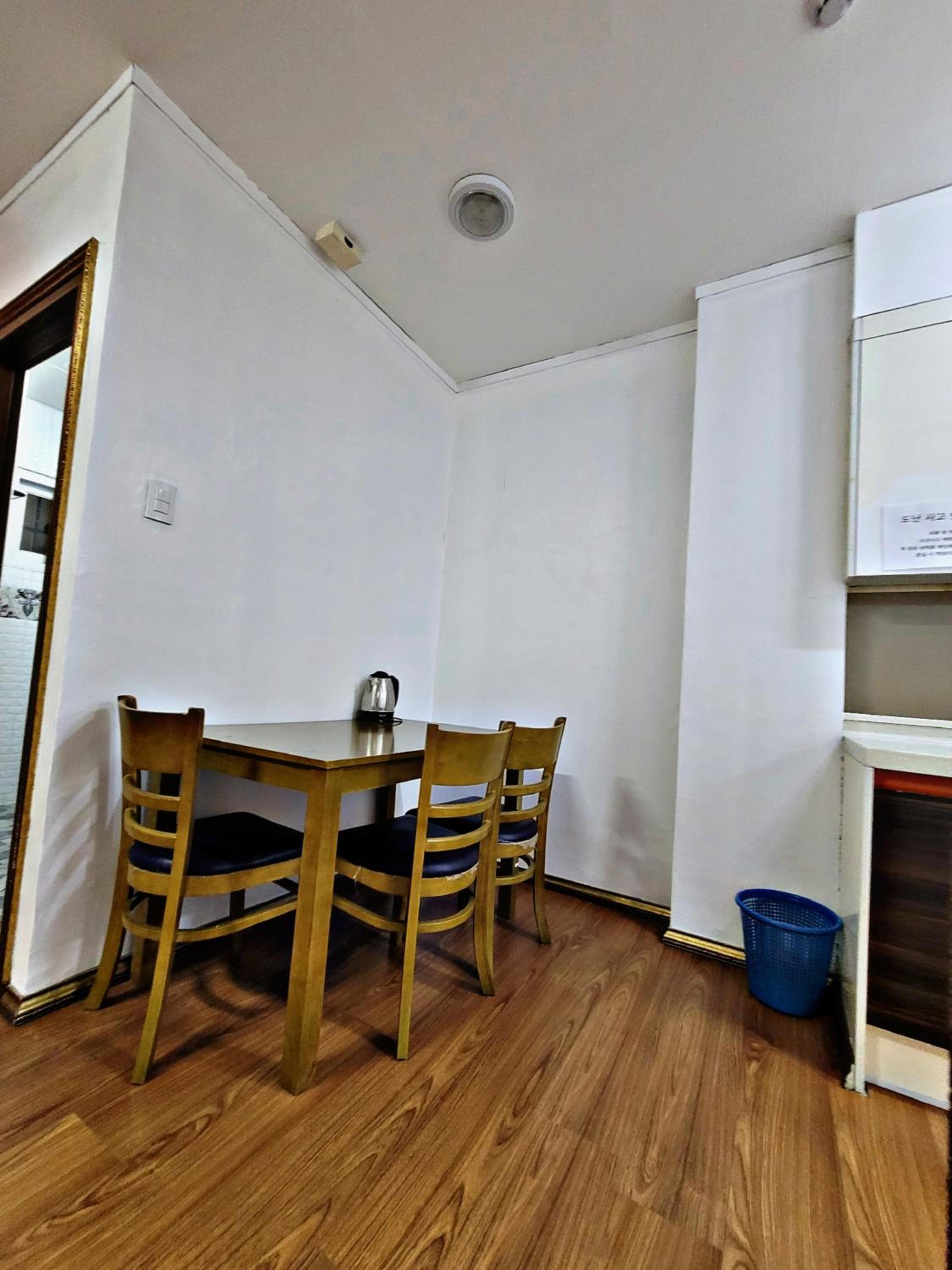 Double Room with Private Bathroom photo 2