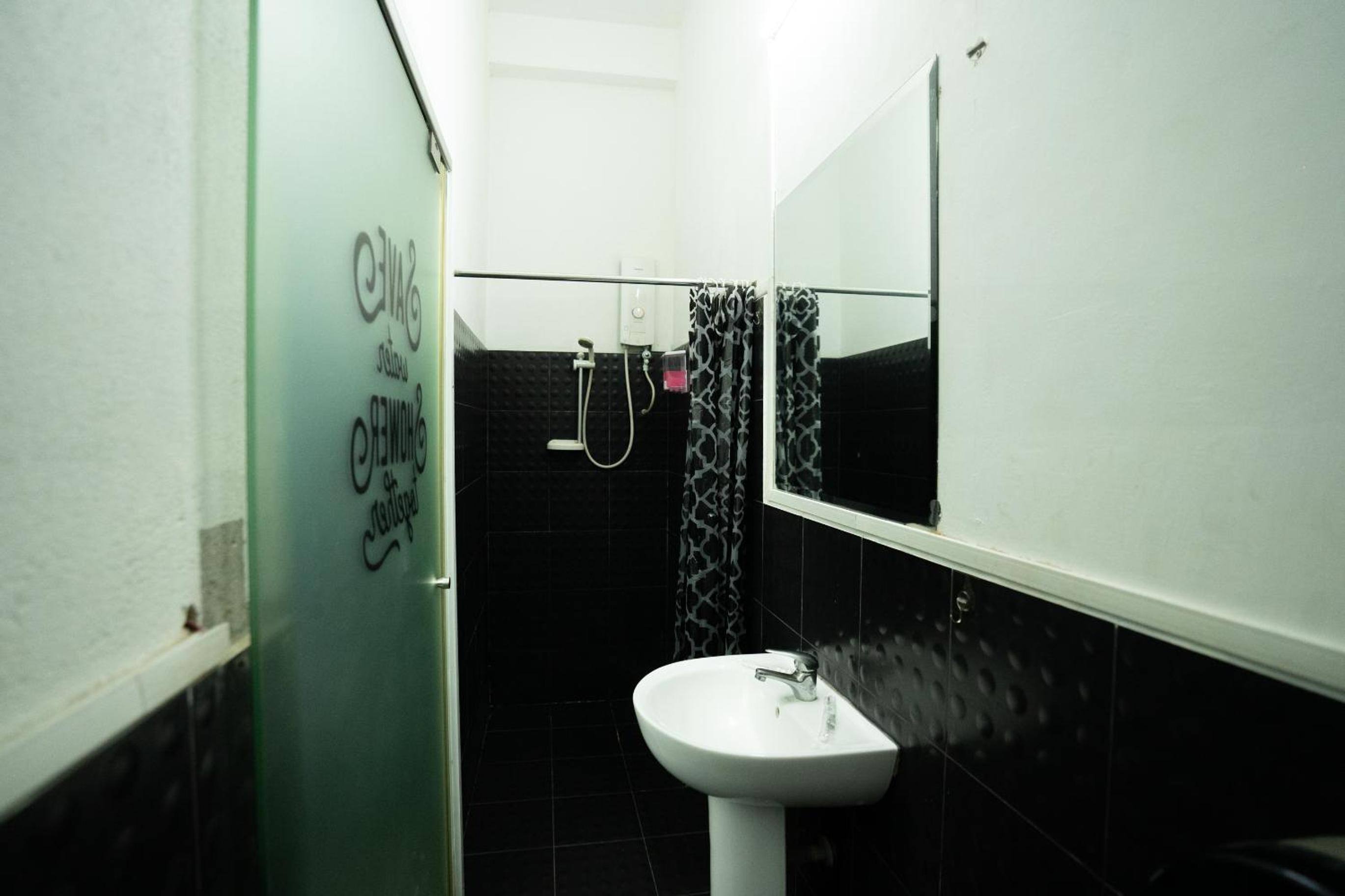 Double or Twin Room - Photo 8