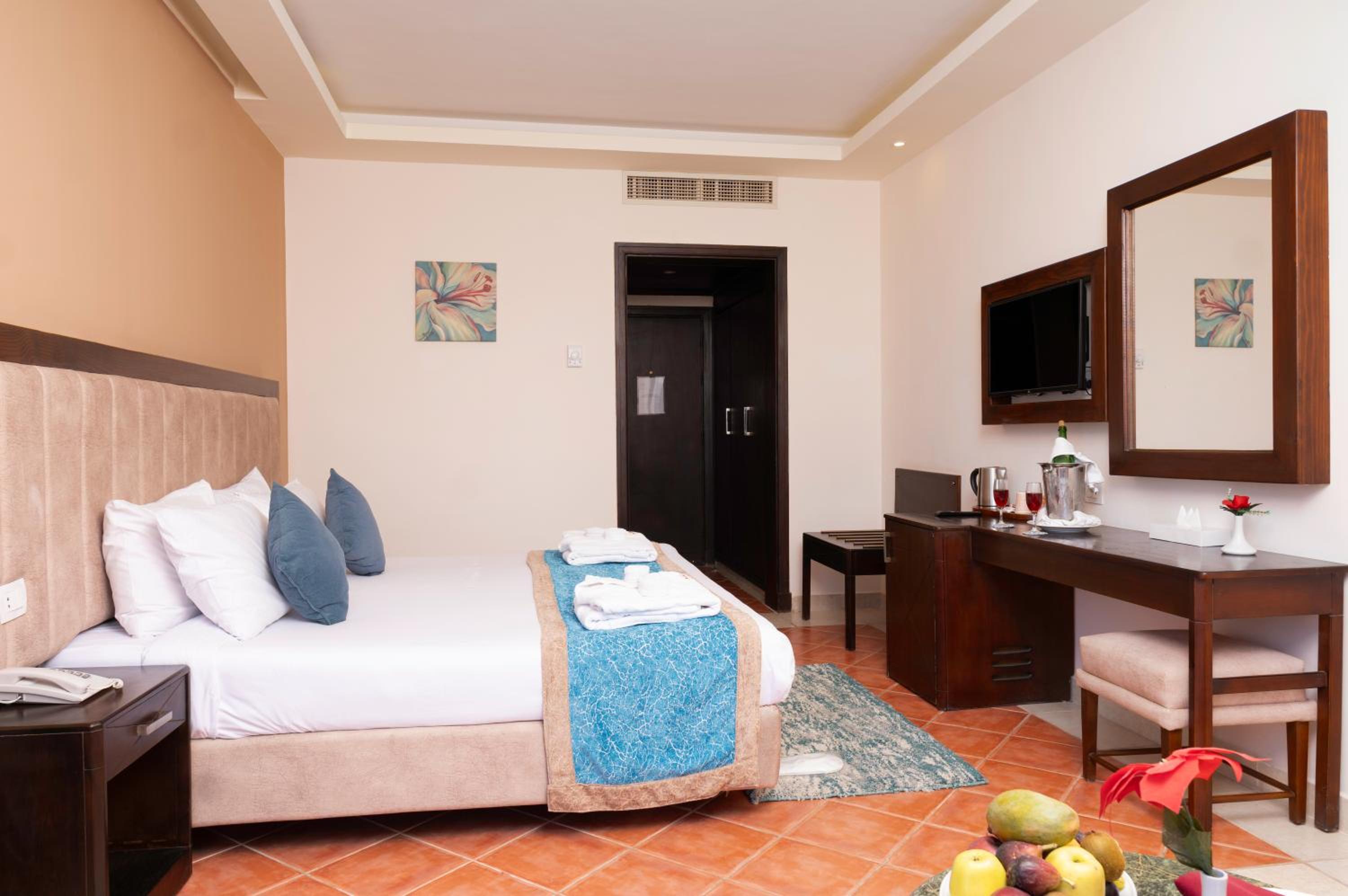 Standard Double or Twin Room - Photo 3