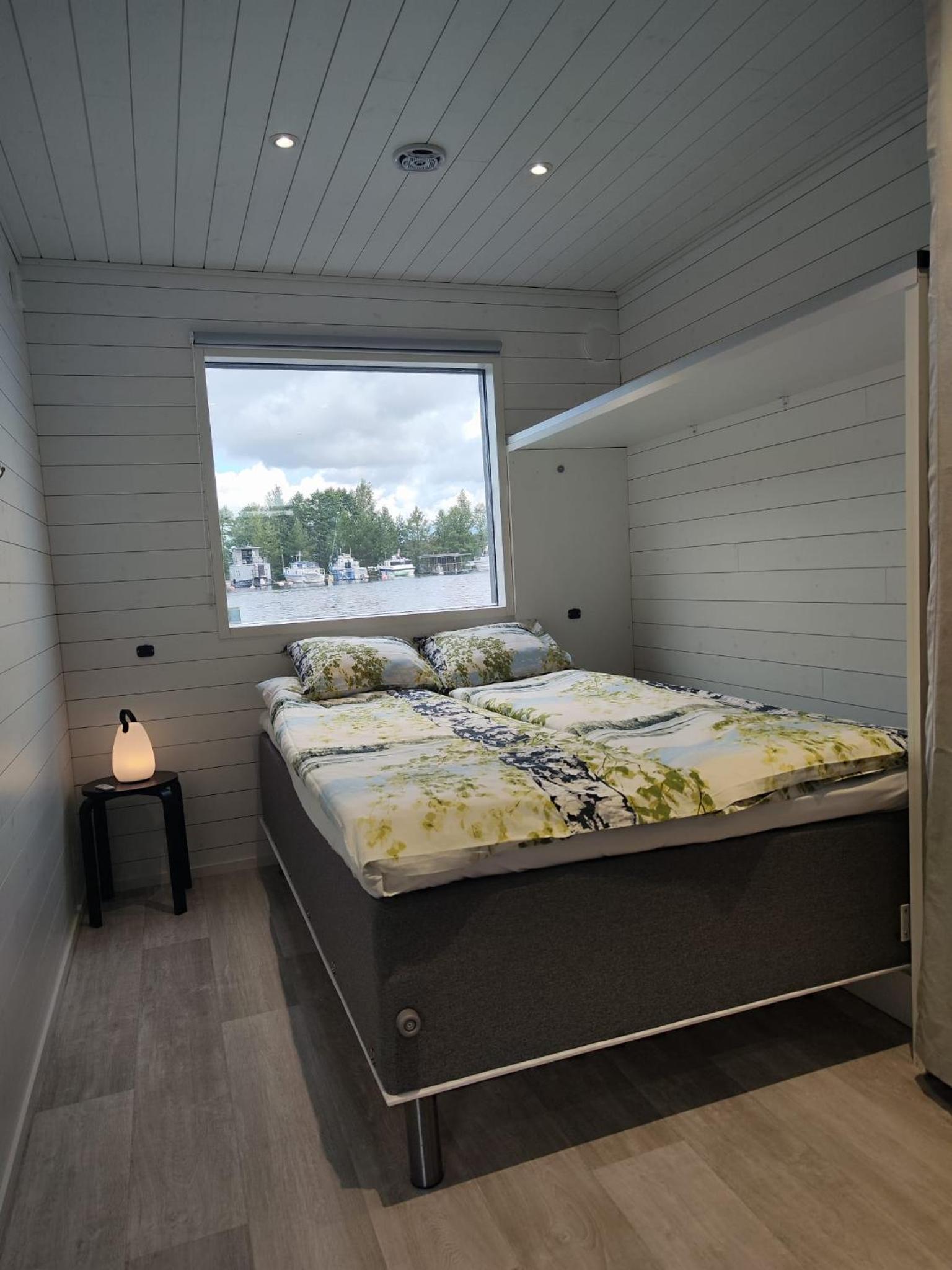 Mobile Home photo 1