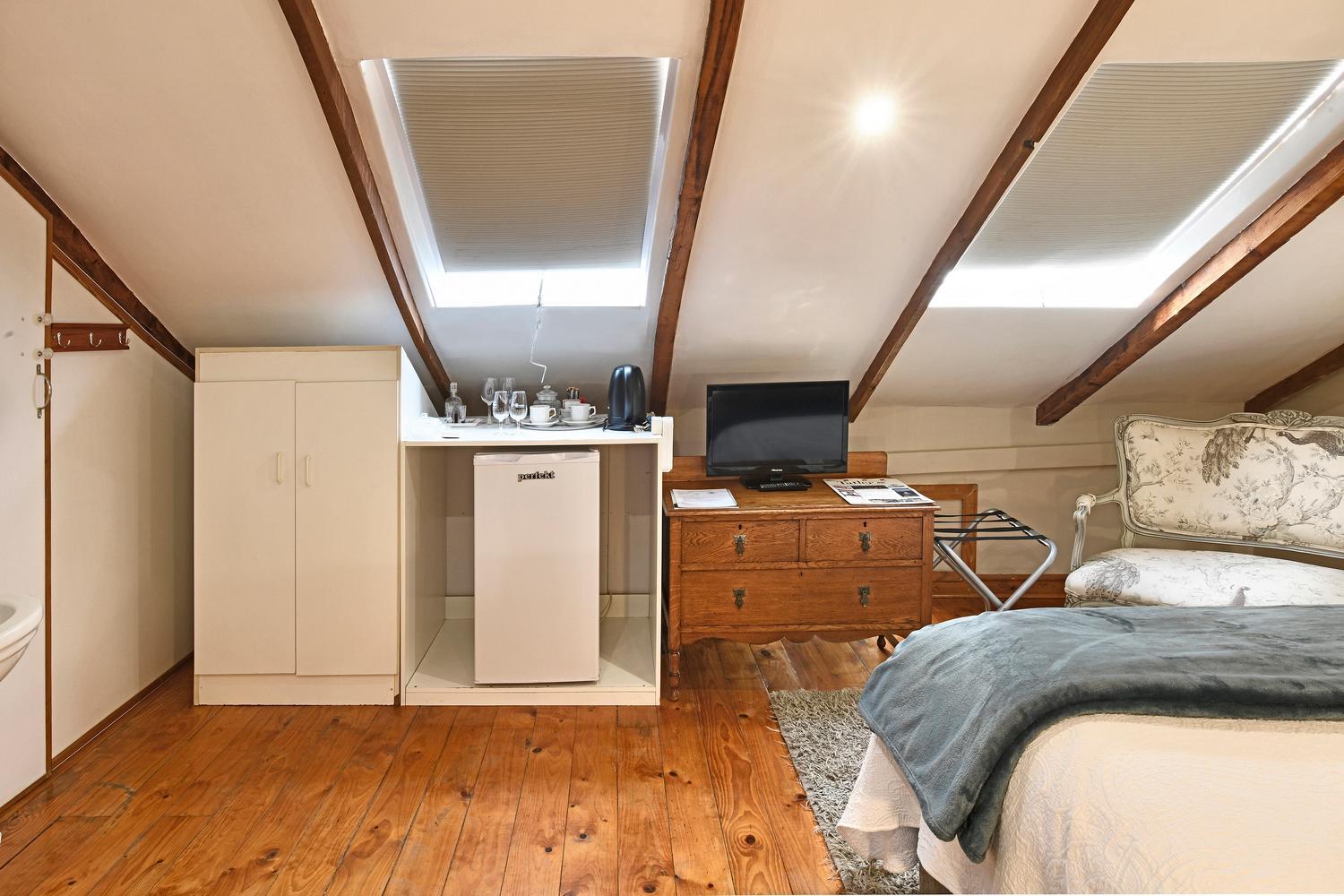 Twin/Double Loft Room - Photo 3